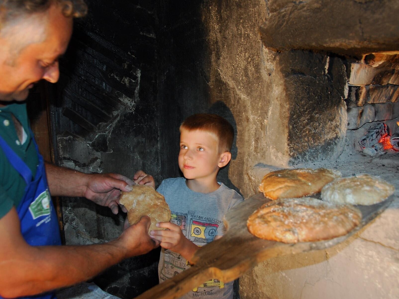 Preparazione del pane del contadino - Winter edition - Regione dolomitica Val di Funes - #2 - suedtirol.info