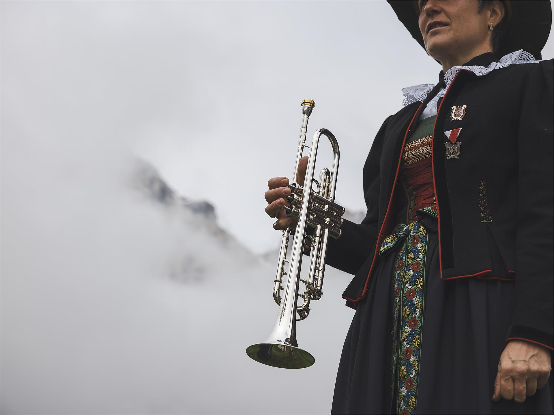 Conzert d'aisciöda - Concert by the San Cassiano music band Badia 2 suedtirol.info