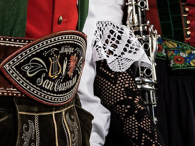 Conzert d'aisciöda - Concert by the San Cassiano music band Badia 1 suedtirol.info