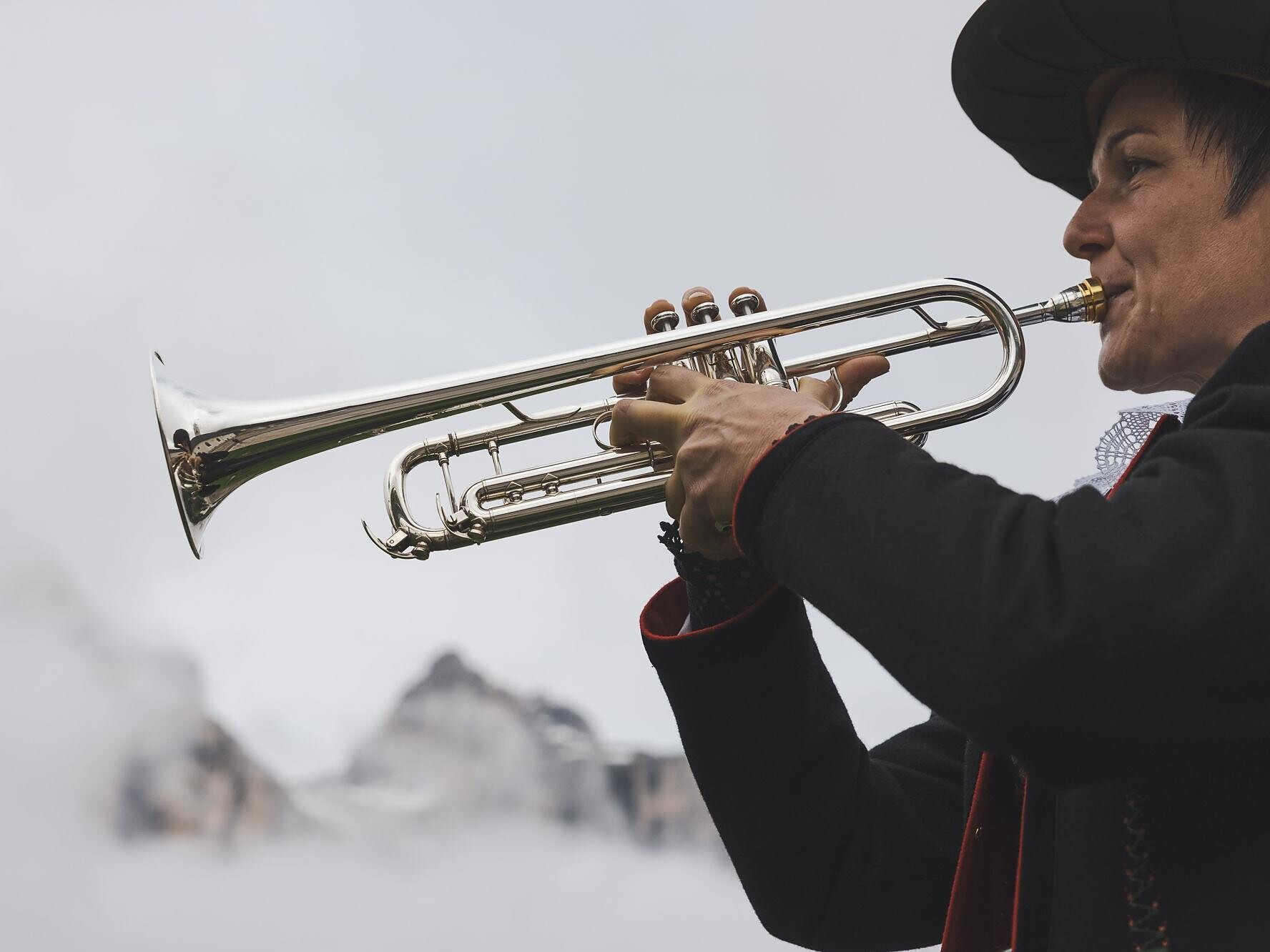 Cianté y soné sön munt - Singend und spielend in den Hütten Badia 1 suedtirol.info