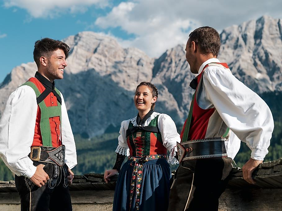 Cianté y soné sön munt - Singend und spielend in den Hütten - Dolomitenregion Alta Badia - #3 - suedtirol.info
