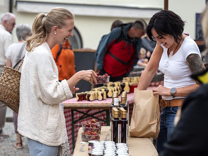 Dorfzentrum: Bauernmarkt mit musikalischer Umrahmung Völs am Schlern 1 suedtirol.info