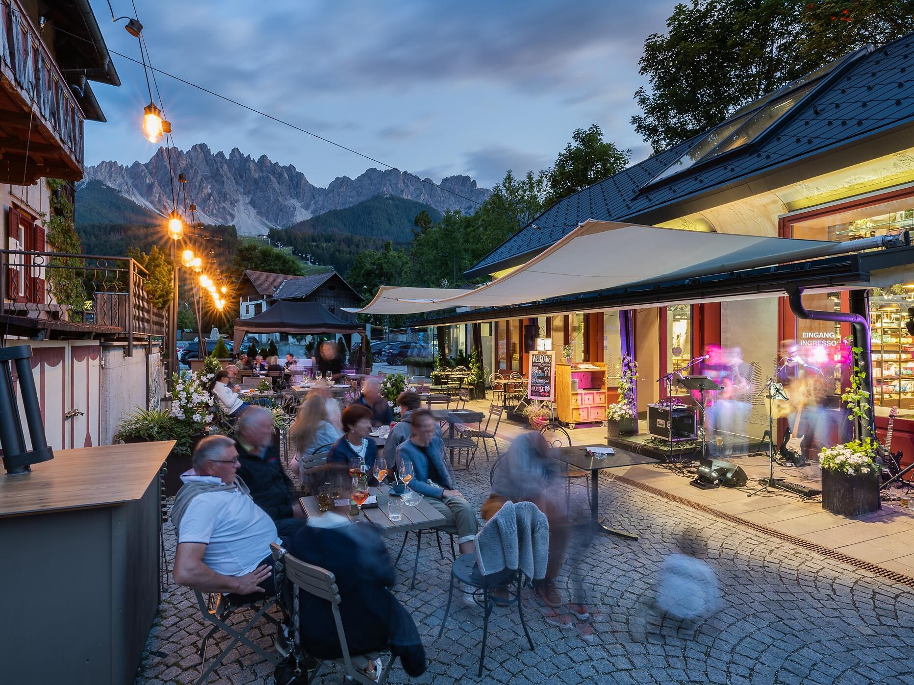 Food, drinks and music in the town center Innichen/San Candido 2 suedtirol.info