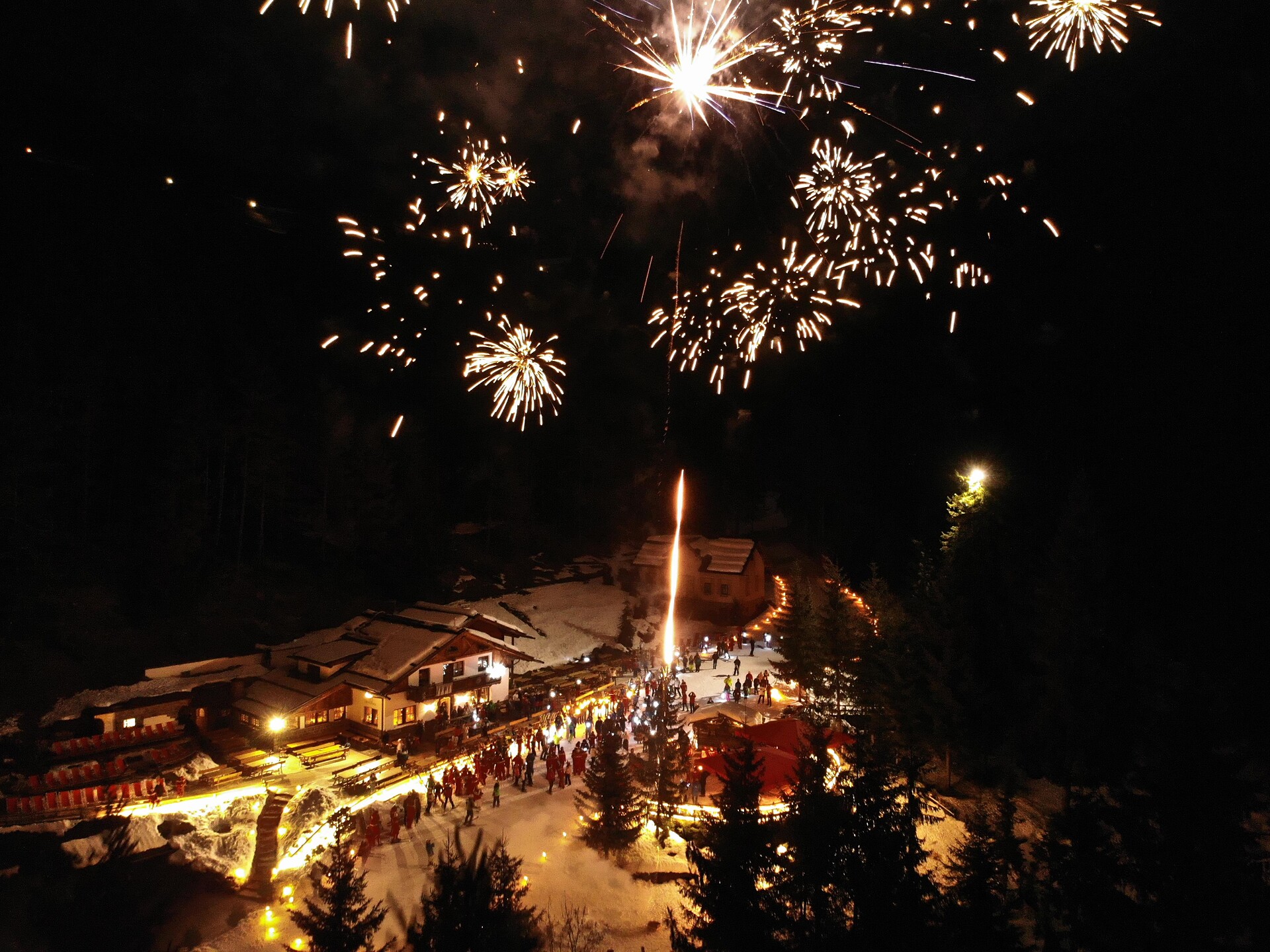 Der längste Fackellauf der Welt - Ski- & Snowboardschule St. Ulrich - Dolomitenregion Gröden - #3 - suedtirol.info