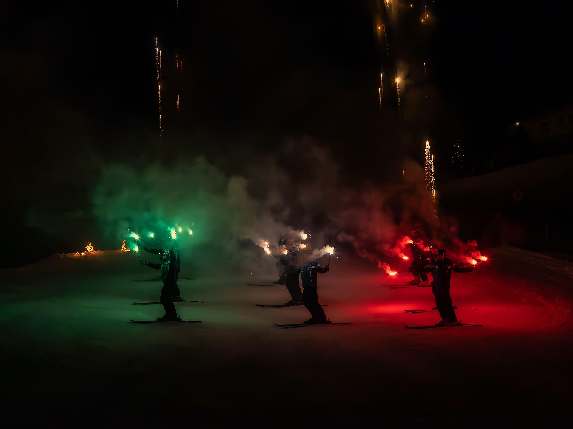 Defilada de Nanü cun i chentli - Fiaccolata e skishow di Capodanno - Regione dolomitica Alta Badia - #1 - suedtirol.info