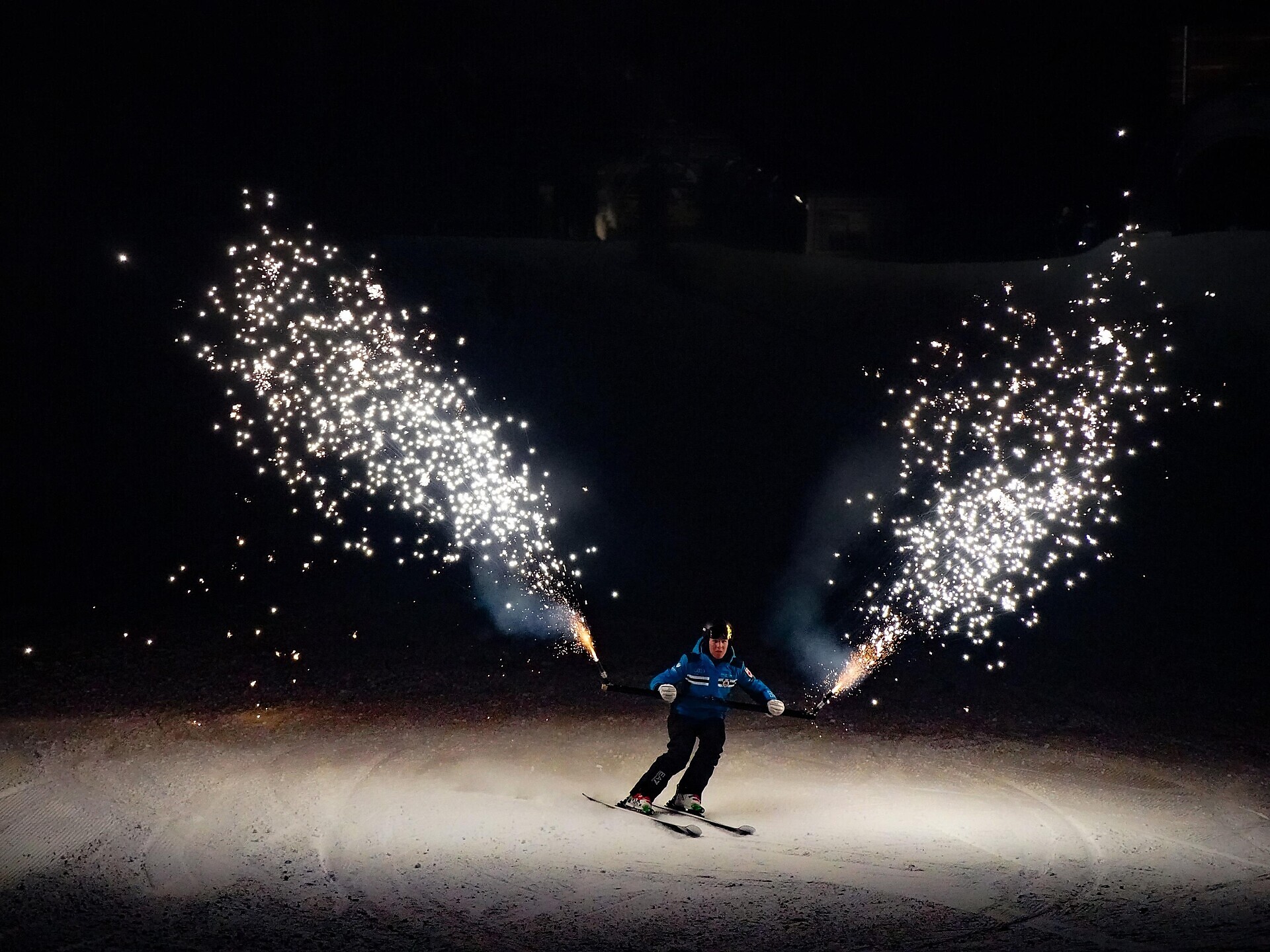 Defilada cun i chentli - Torchlight descent of the La Villa ski school - Dolomites Region Alta Badia - #1 - suedtirol.info