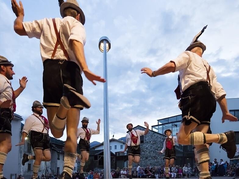 La festa del giovedì – "Longr Pfinsta" – Musica, tradizione & gusto - Val Venosta - #1 - suedtirol.info