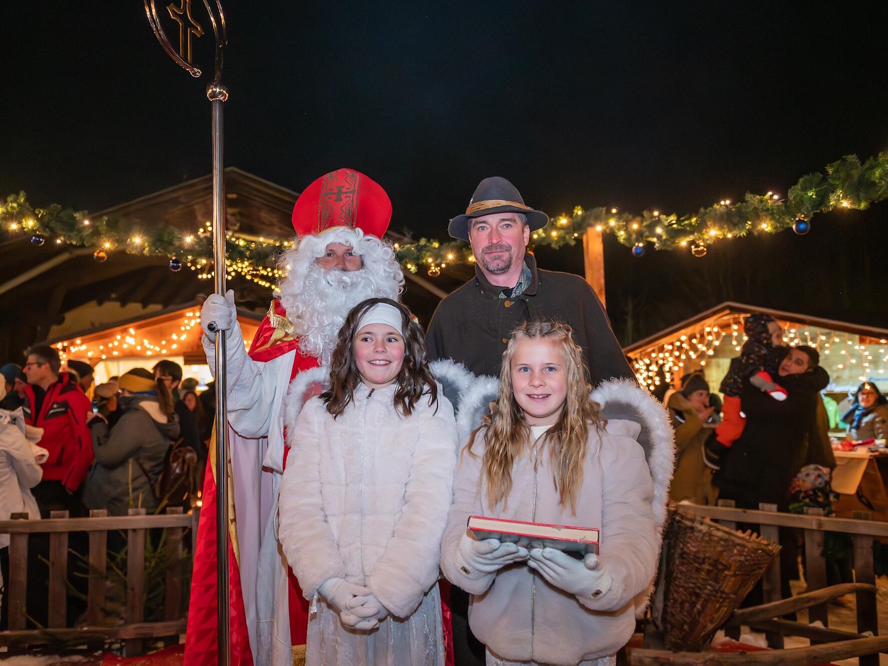 Der Hl. Nikolaus auf dem Weihnachtsmarkt - Dolomitenregion Kronplatz - #2 - suedtirol.info
