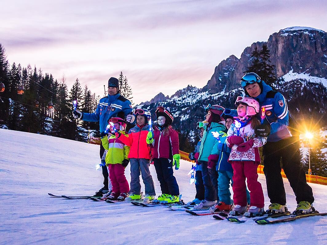 Defilada di mituns cun chentli - Torchlight descent of the children - Dolomites Region Alta Badia - #2 - suedtirol.info