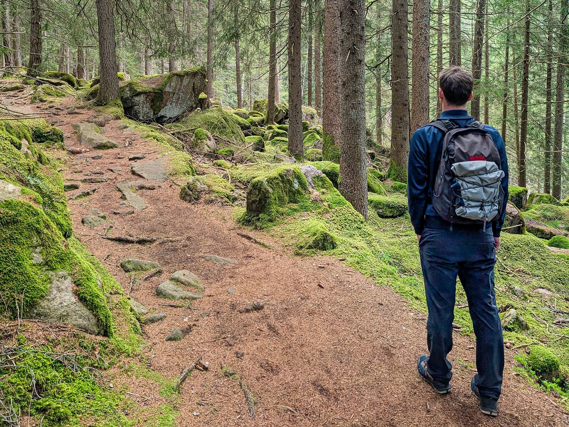 Der mystische Poststeig - Wanderung mit der Alpinschule Catores - Dolomitenregion Gröden - #3 - suedtirol.info