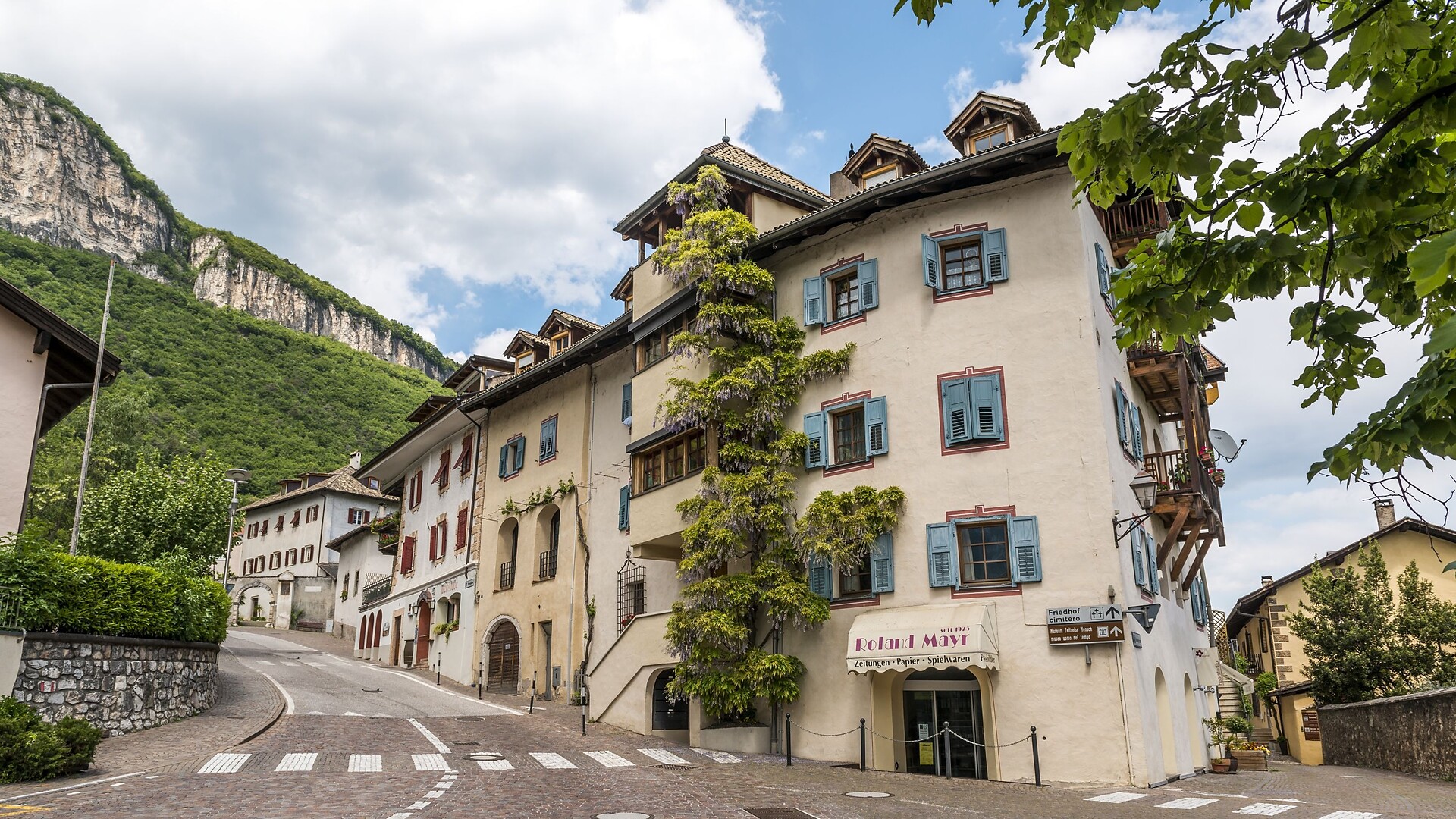 Tour guidata: Alla scoperta della storia di Cortaccia - Strada del Vino - #1 - suedtirol.info