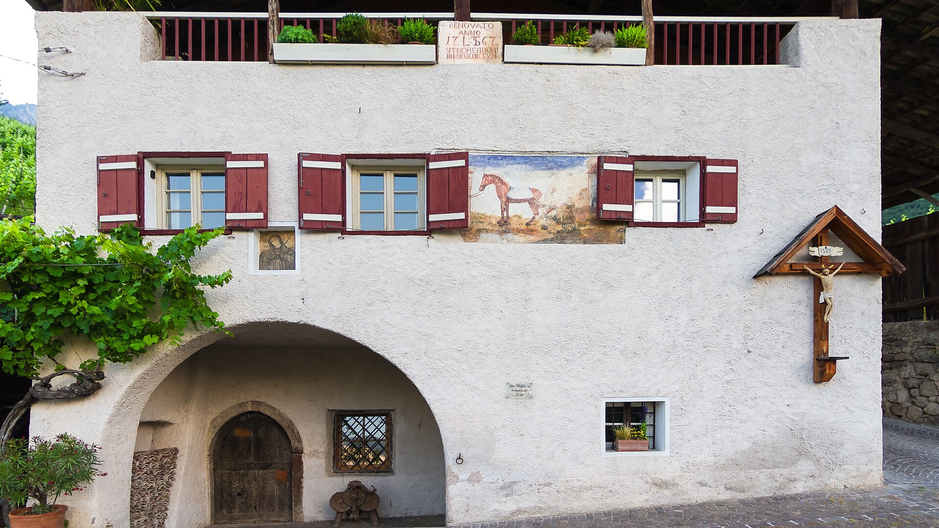 Tour guidata: Alla scoperta della storia di Cortaccia - Strada del Vino - #5 - suedtirol.info