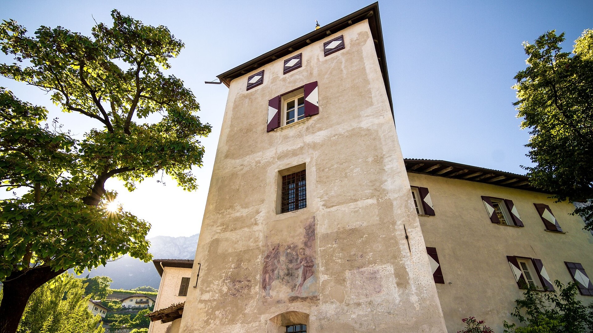 Tour guidata: Alla scoperta della storia di Cortaccia - Strada del Vino - #8 - suedtirol.info
