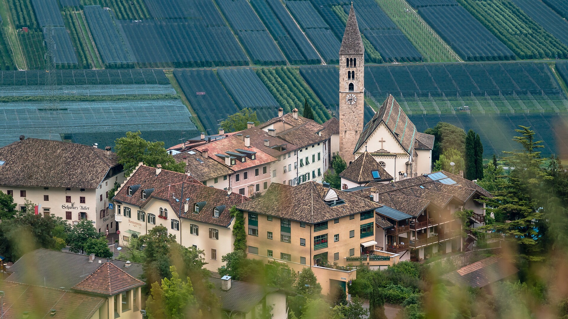 Tour guidata: Alla scoperta della storia di Cortaccia - Strada del Vino - #2 - suedtirol.info