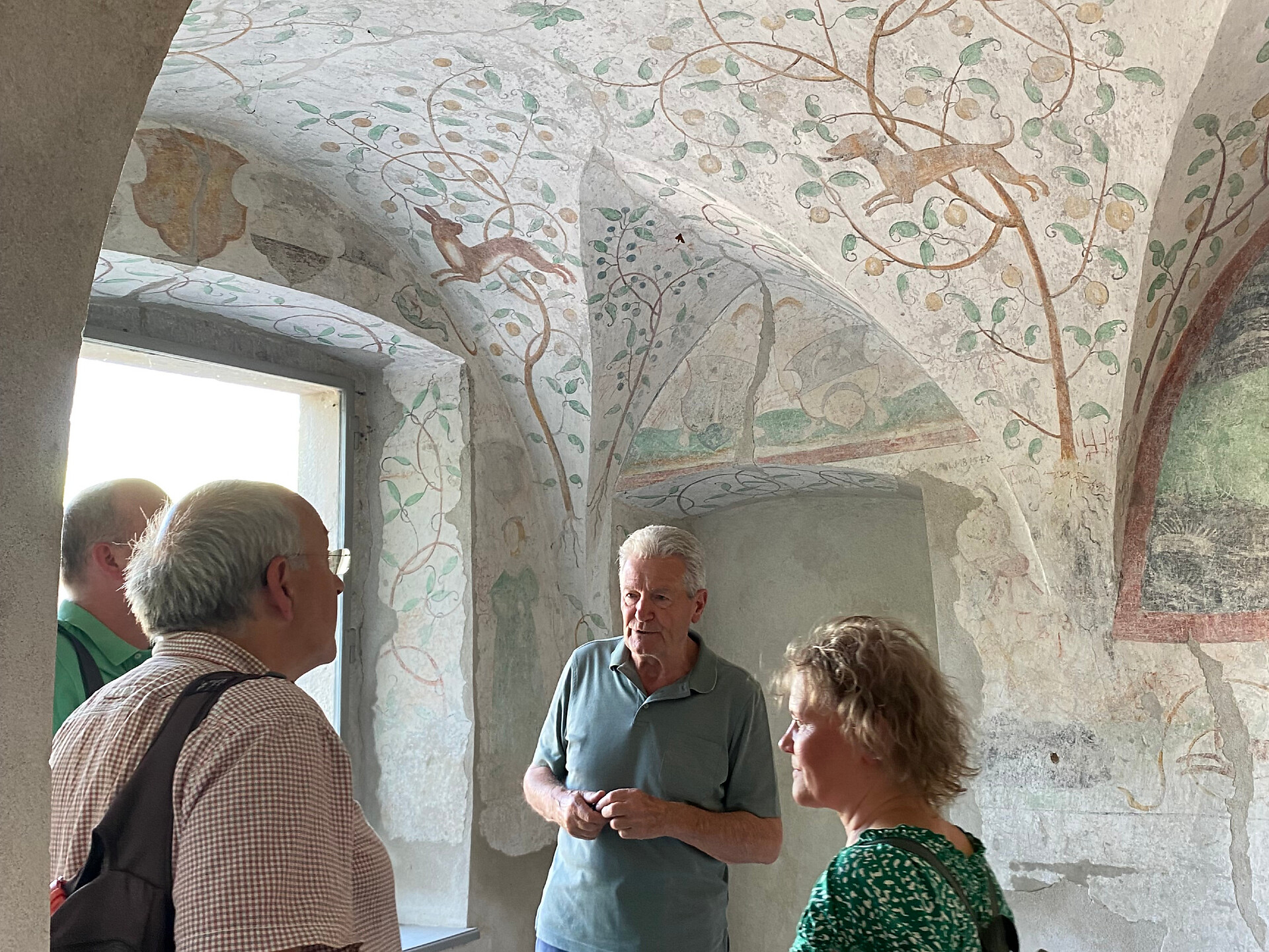 Tour guidata: Alla scoperta della storia di Cortaccia - Strada del Vino - #9 - suedtirol.info