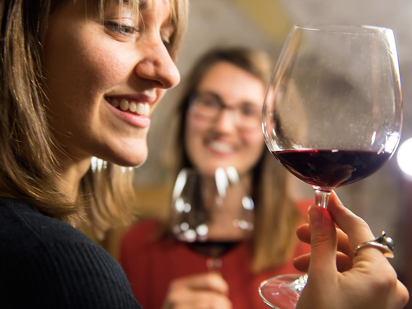 Degustazione di vini e bollicine presso la cantina Kettmeir 2025 Venerdì Caldaro sulla Strada del Vino 2 suedtirol.info