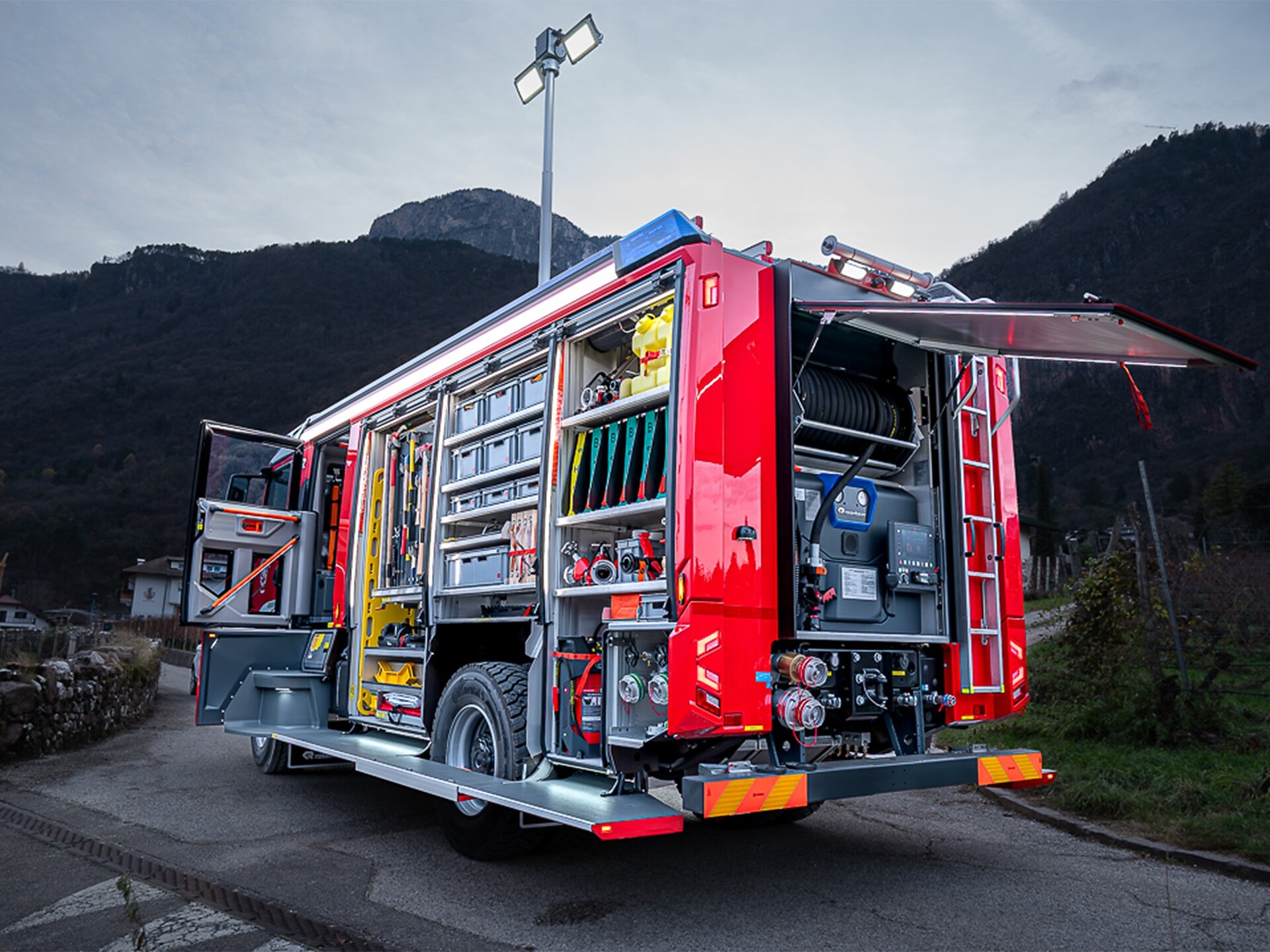 Inauguration of the fire department's tank rescue vehicle in Reschen - Vinschgau/Val Venosta - #1 - suedtirol.info