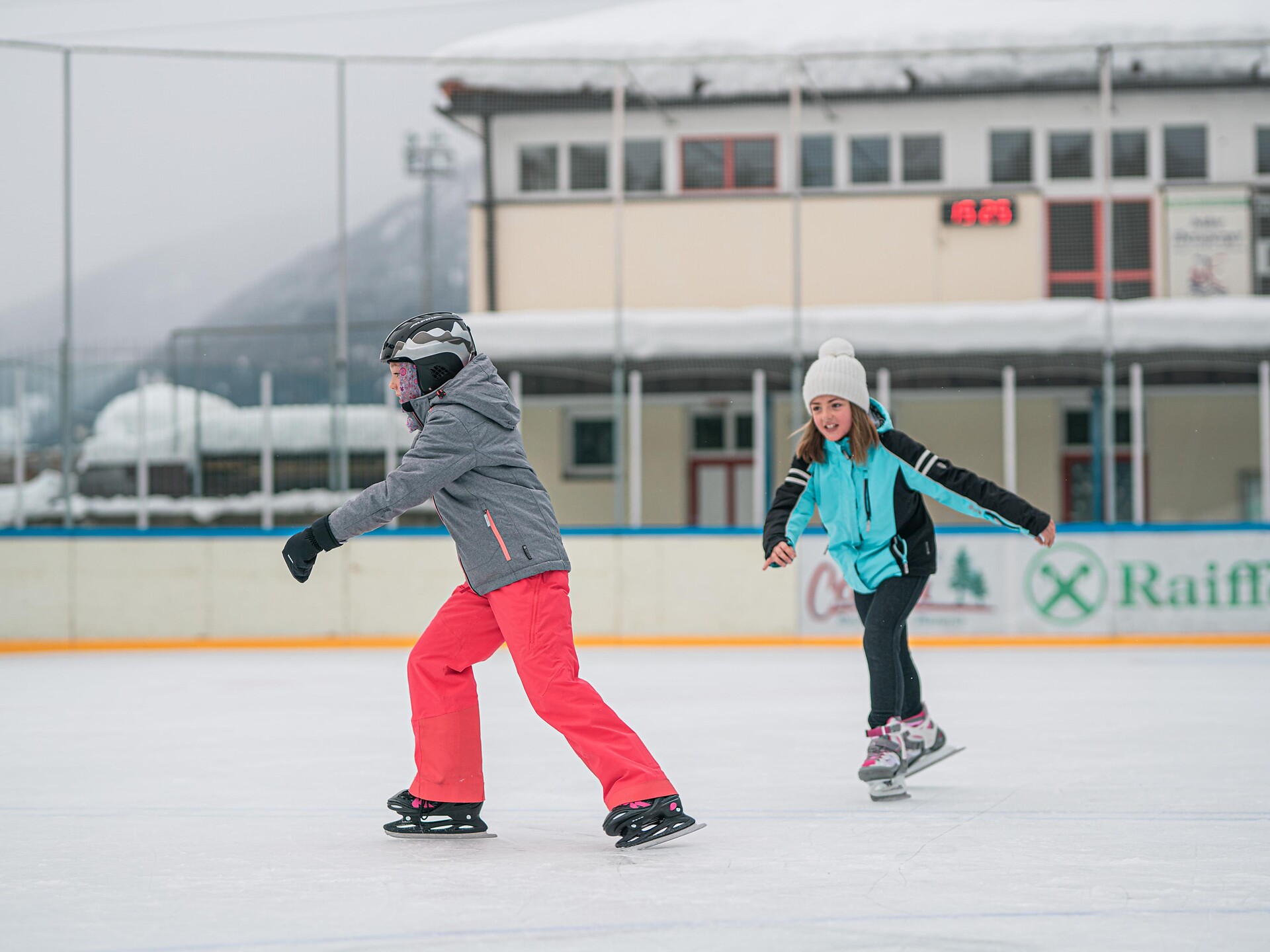 Ice Skating in Prato allo Stelvio - Vinschgau/Val Venosta - #2 - suedtirol.info