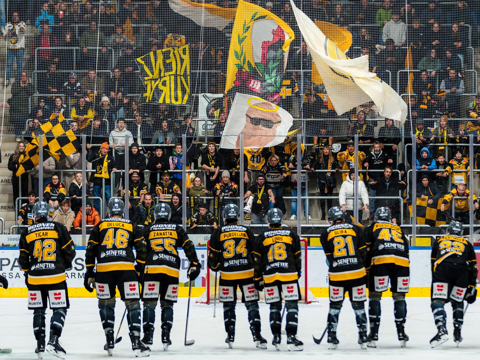Ice Hockey Match: HC Falkensteiner Pustertal - Steinbach Black Wings Linz - Dolomites Region Kronplatz/Plan de Corones - #1 - suedtirol.info