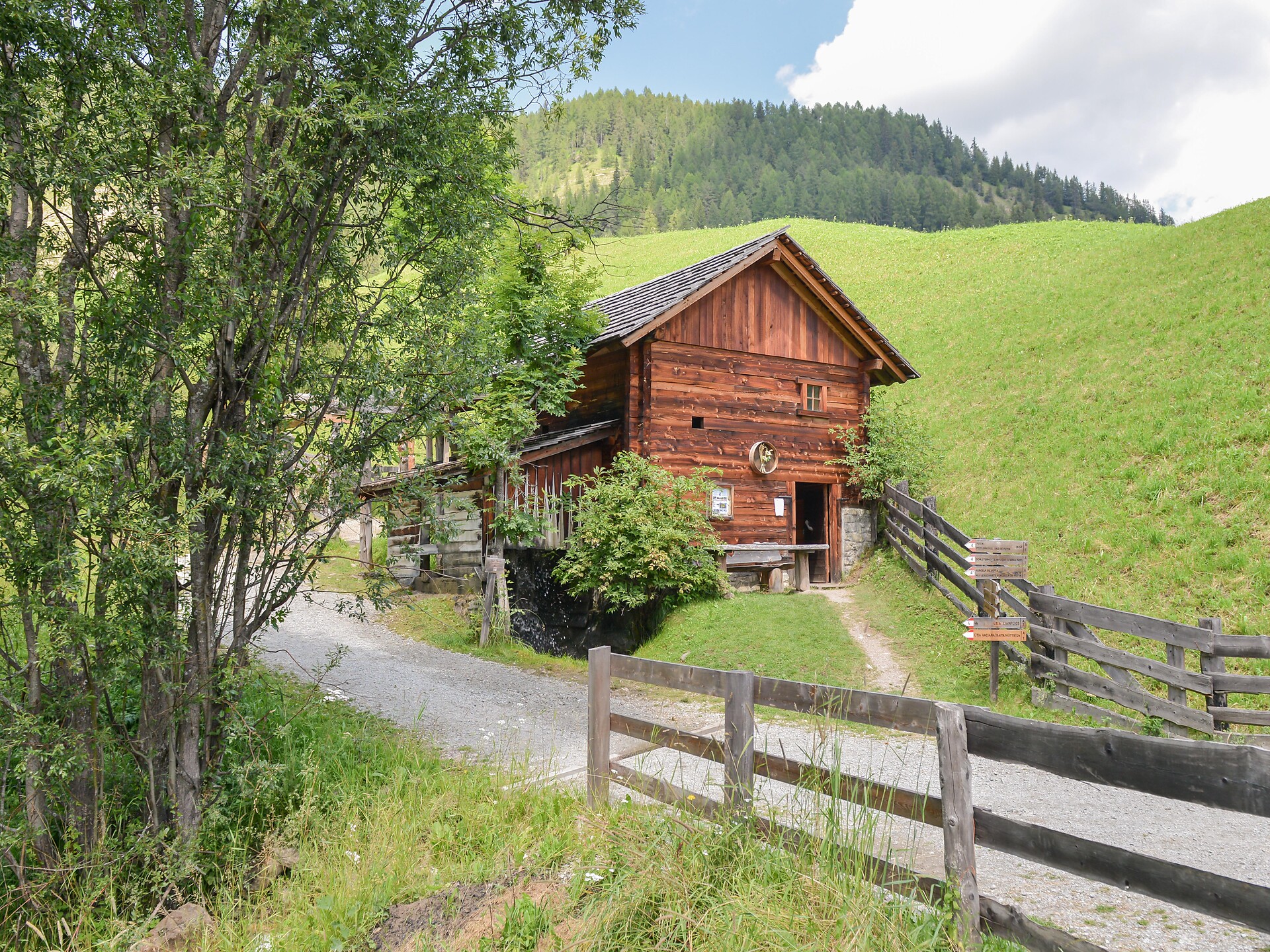 Un antico mulino - macina del grano - Regione dolomitica Plan de Corones - #1 - suedtirol.info