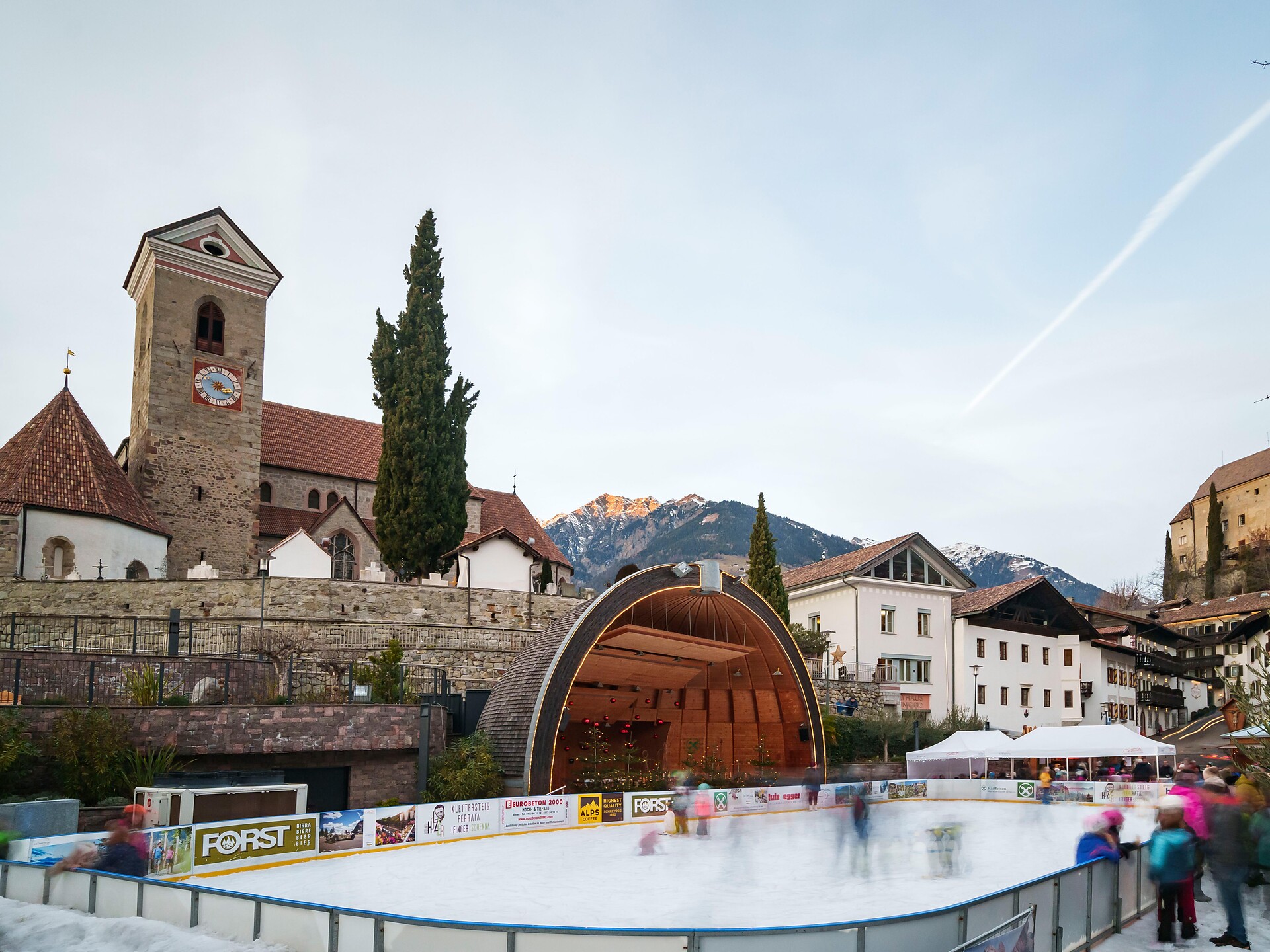 Iceshow in the centre of Scena Schenna/Scena 2 suedtirol.info
