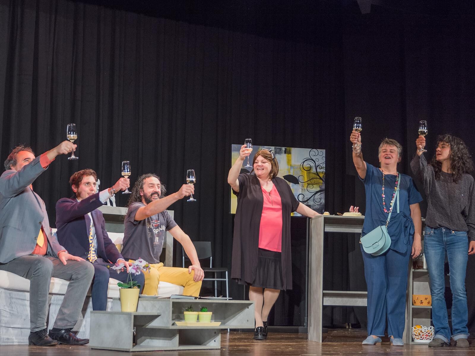En gran rebalton - Stagione teatrale 25/26 - Bolzano e dintorni - #1 - suedtirol.info