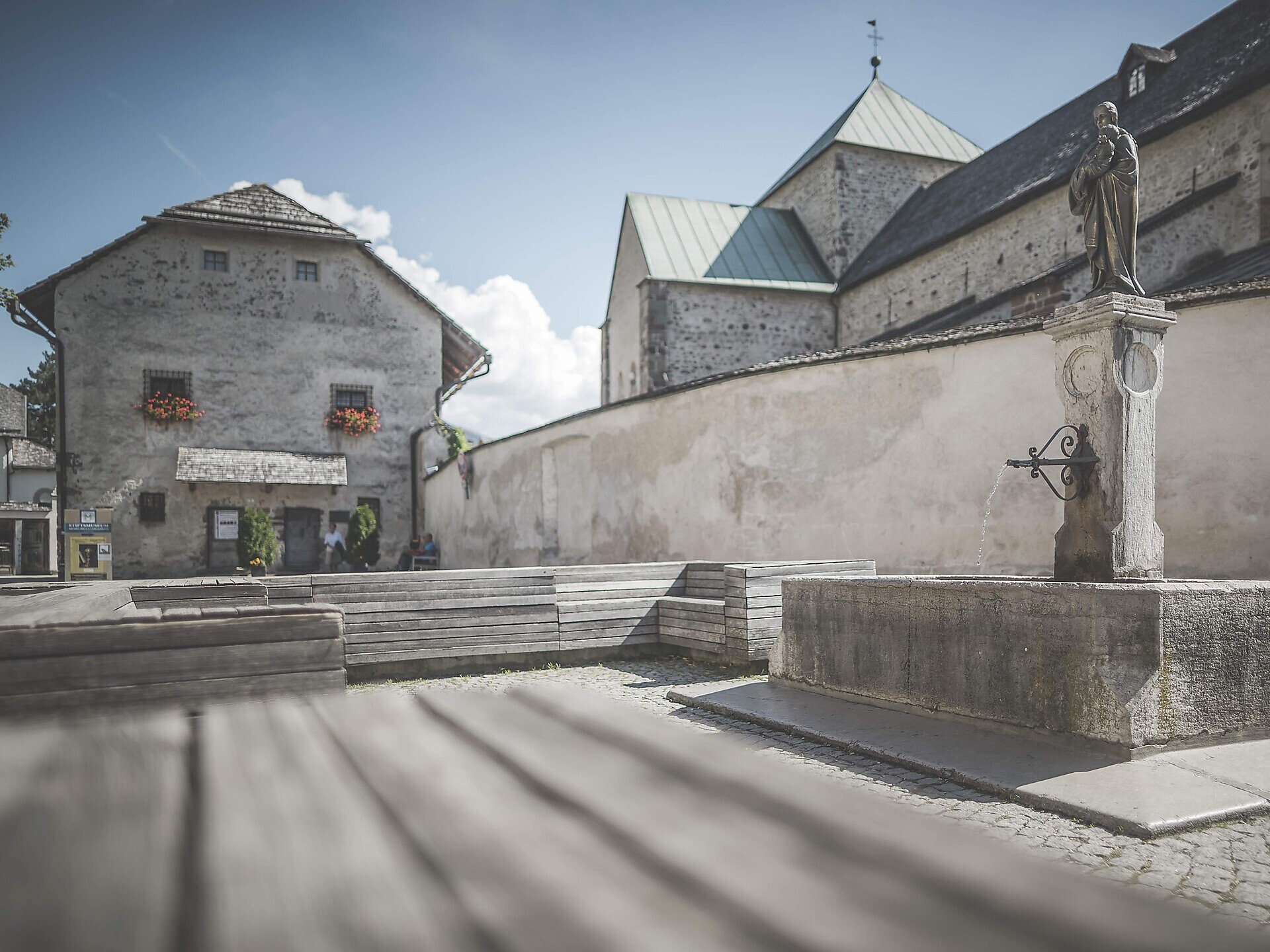 Ein Gotteshaus der besonderen Art – die Stiftskirche in Innichen - Dolomitenregion 3 Zinnen - #2 - suedtirol.info