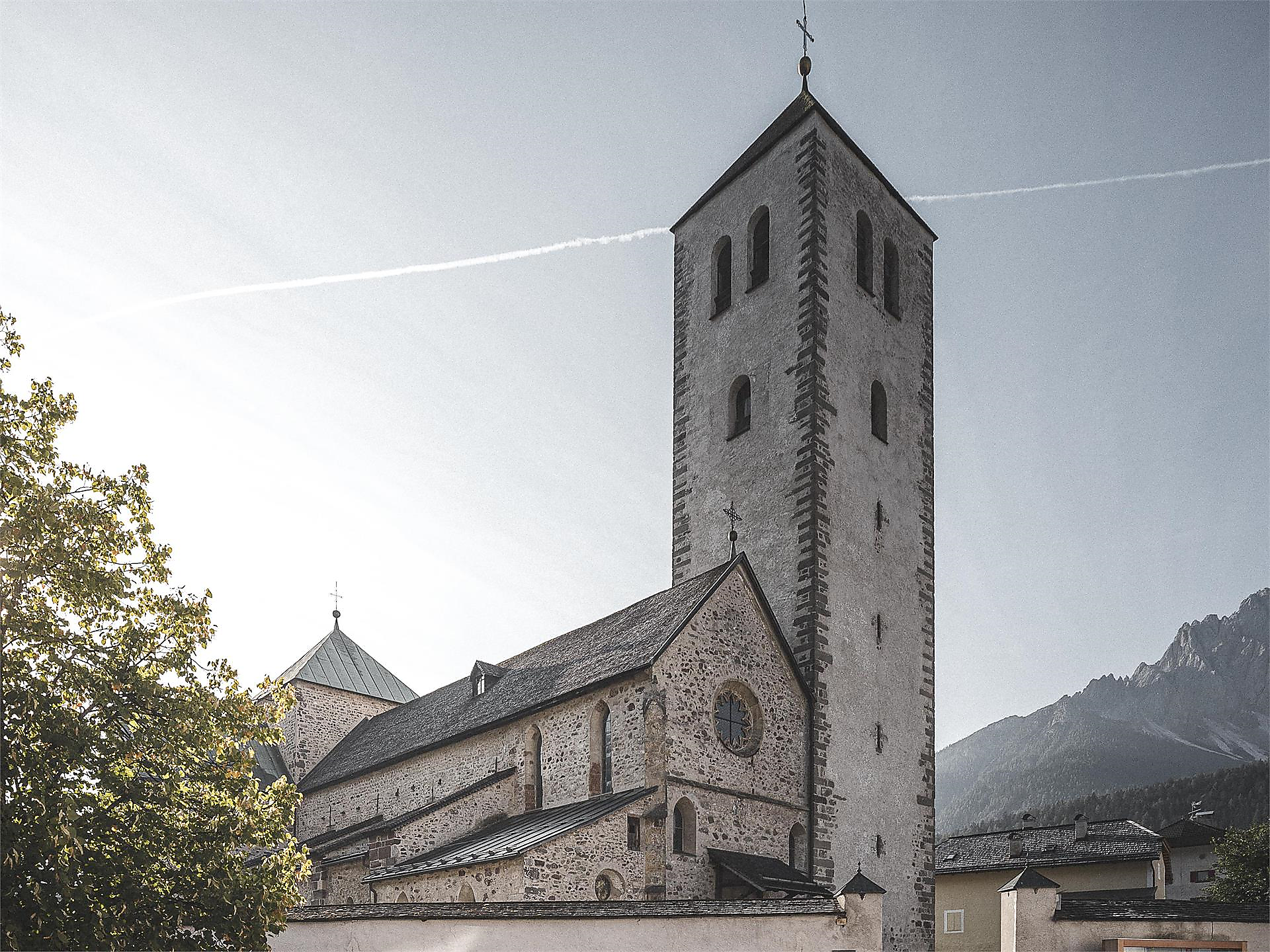 Ein Gotteshaus der besonderen Art – die Stiftskirche in Innichen - Dolomitenregion 3 Zinnen - #1 - suedtirol.info