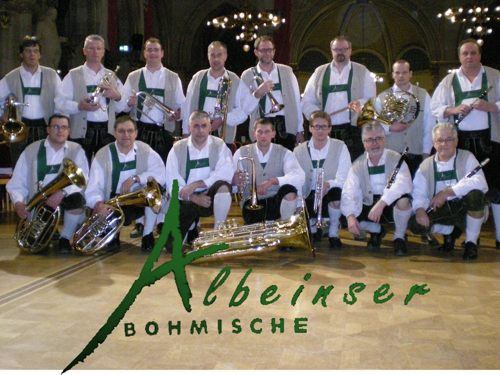 Frühschoppen & Törggelen mit der Böhmischen Albeins auf dem Raiffeisenplatz Schenna 1 suedtirol.info