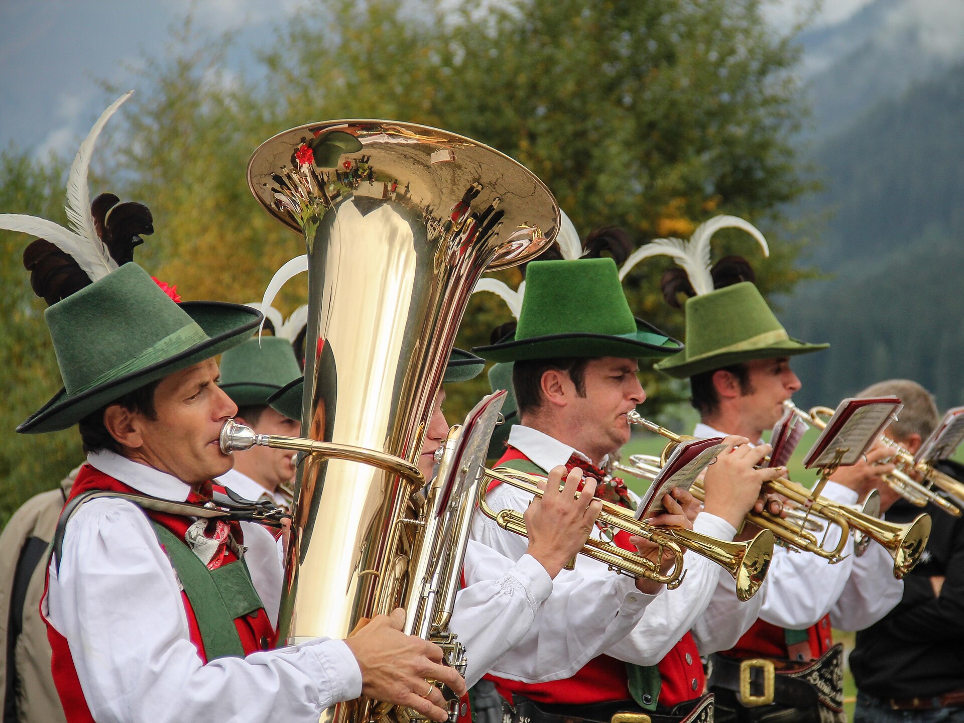 Mattutino della Banda musicale "Schützenkapelle Pichl" in Val Casies Valle di Casies 1 suedtirol.info