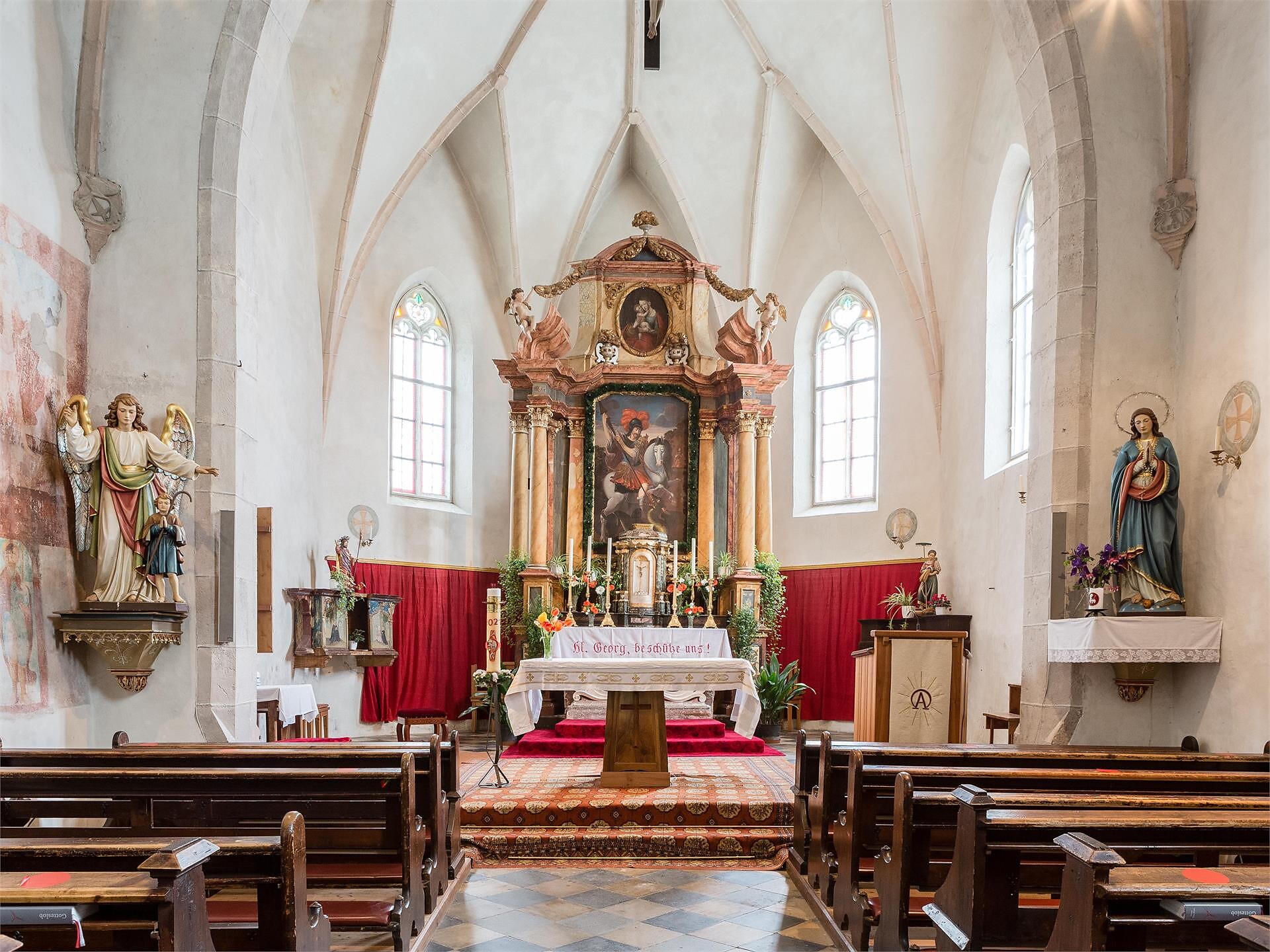 Führung in der St. Georg Kirche in Graun/Kurtatsch - Südtiroler Weinstraße - #1 - suedtirol.info