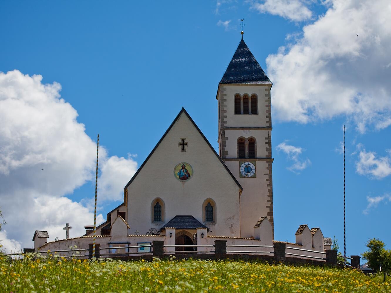 Visita guidata alla chiesa parrocchiale di San Wolfgang e al suggestivo cimitero -  - #1 - suedtirol.info