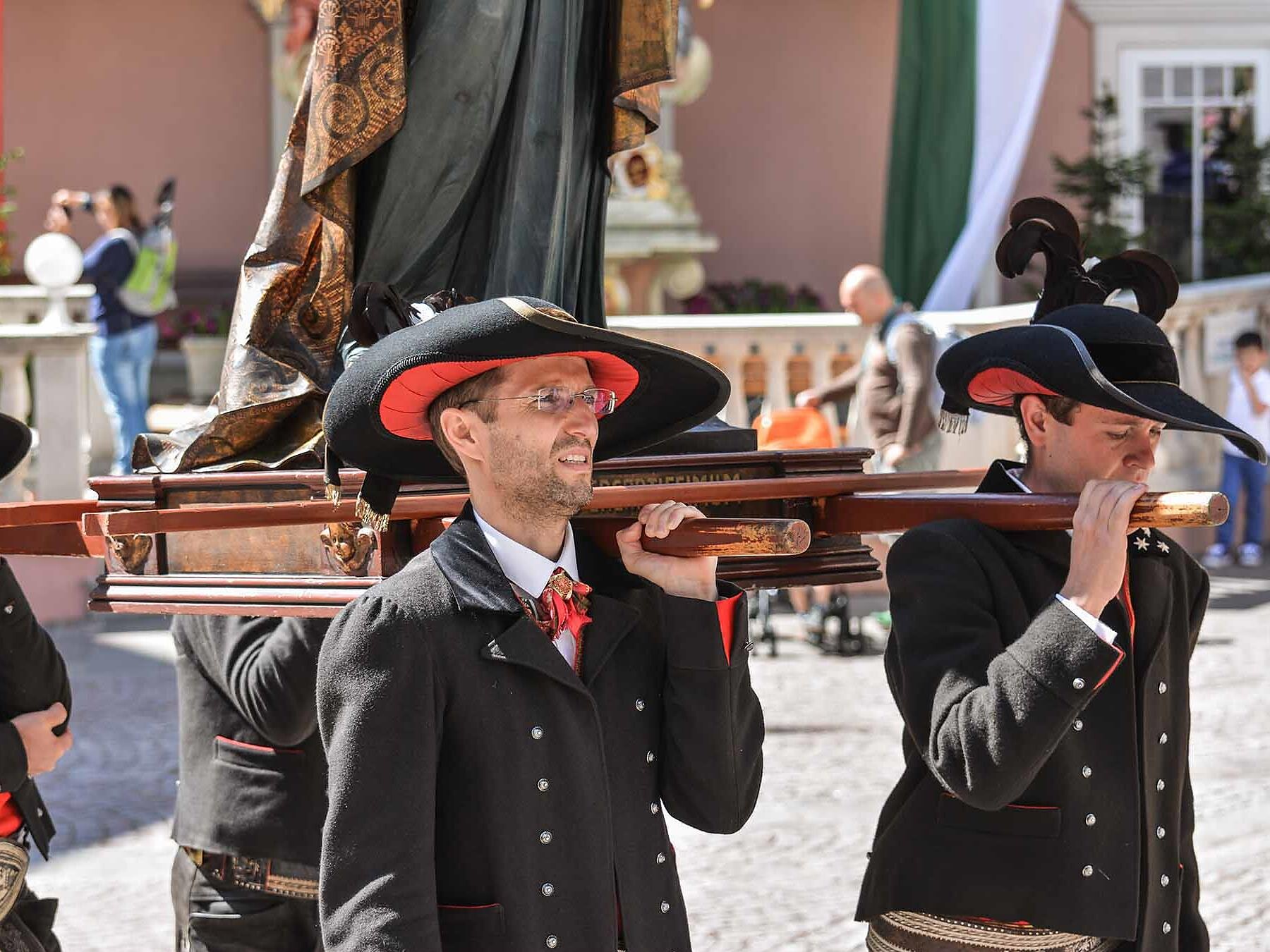 Processione Corpus Domini - Regione dolomitica Val Gardena - #3 - suedtirol.info