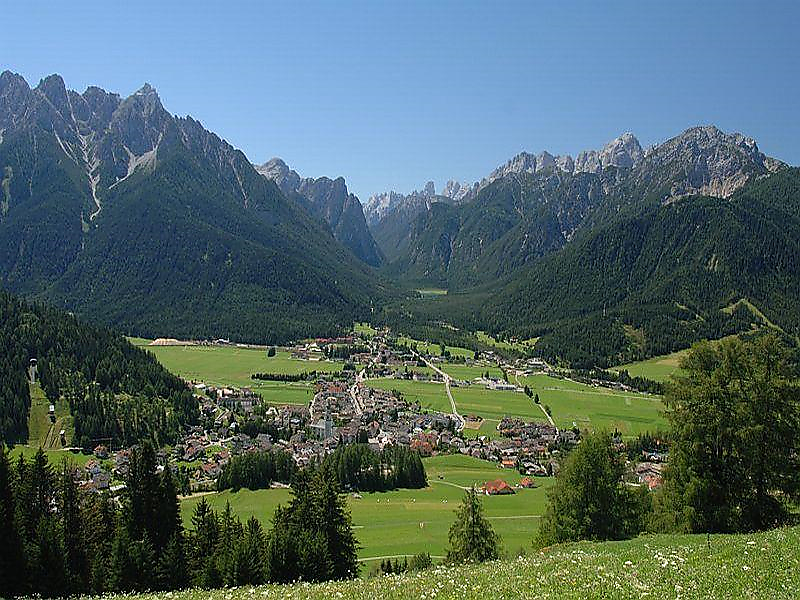 Mercato delle pulci presso il centro del paese - Regione dolomitica 3 Cime - #1 - suedtirol.info