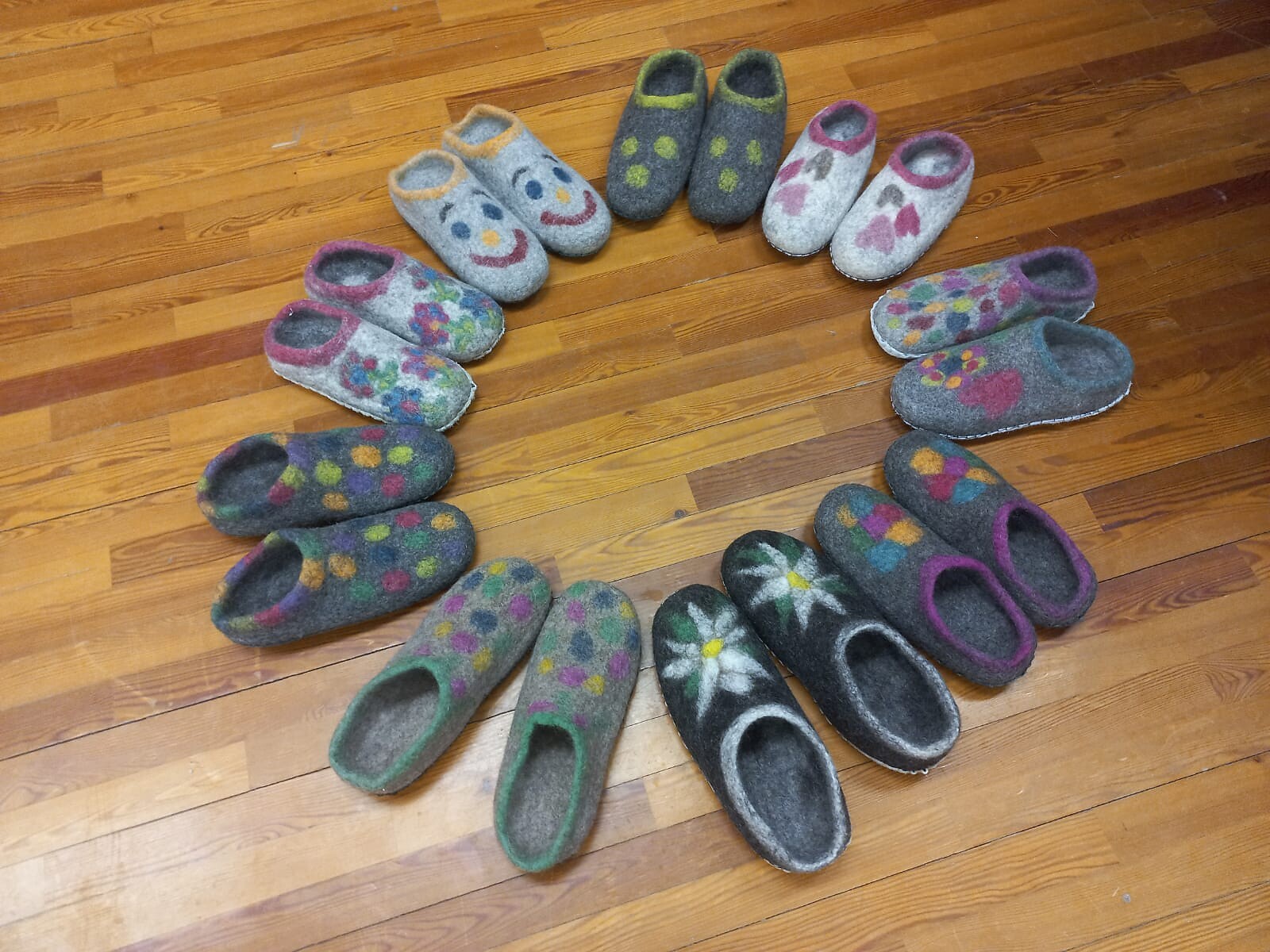 Realizza le tue pantofole di feltro con la contadina a Mazia - Val Venosta - #2 - suedtirol.info