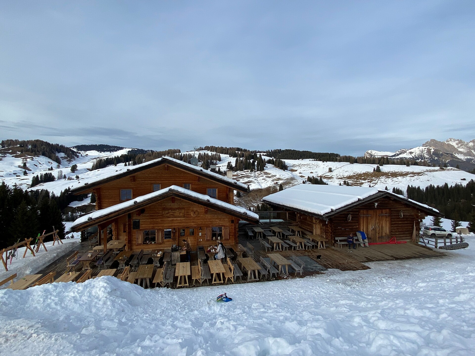 Colazione alla malga Saltner a Saltria - Regione dolomitica Alpe di Siusi - #1 - suedtirol.info