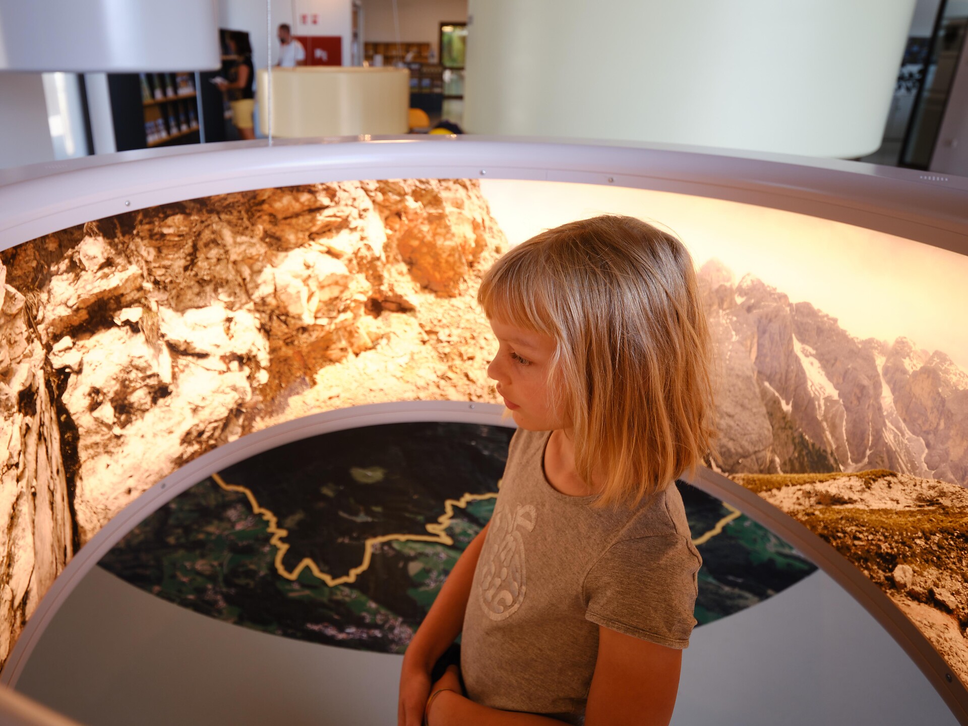 Visita guidata attraverso la mostra permanente - Regione dolomitica Alpe di Siusi - #2 - suedtirol.info