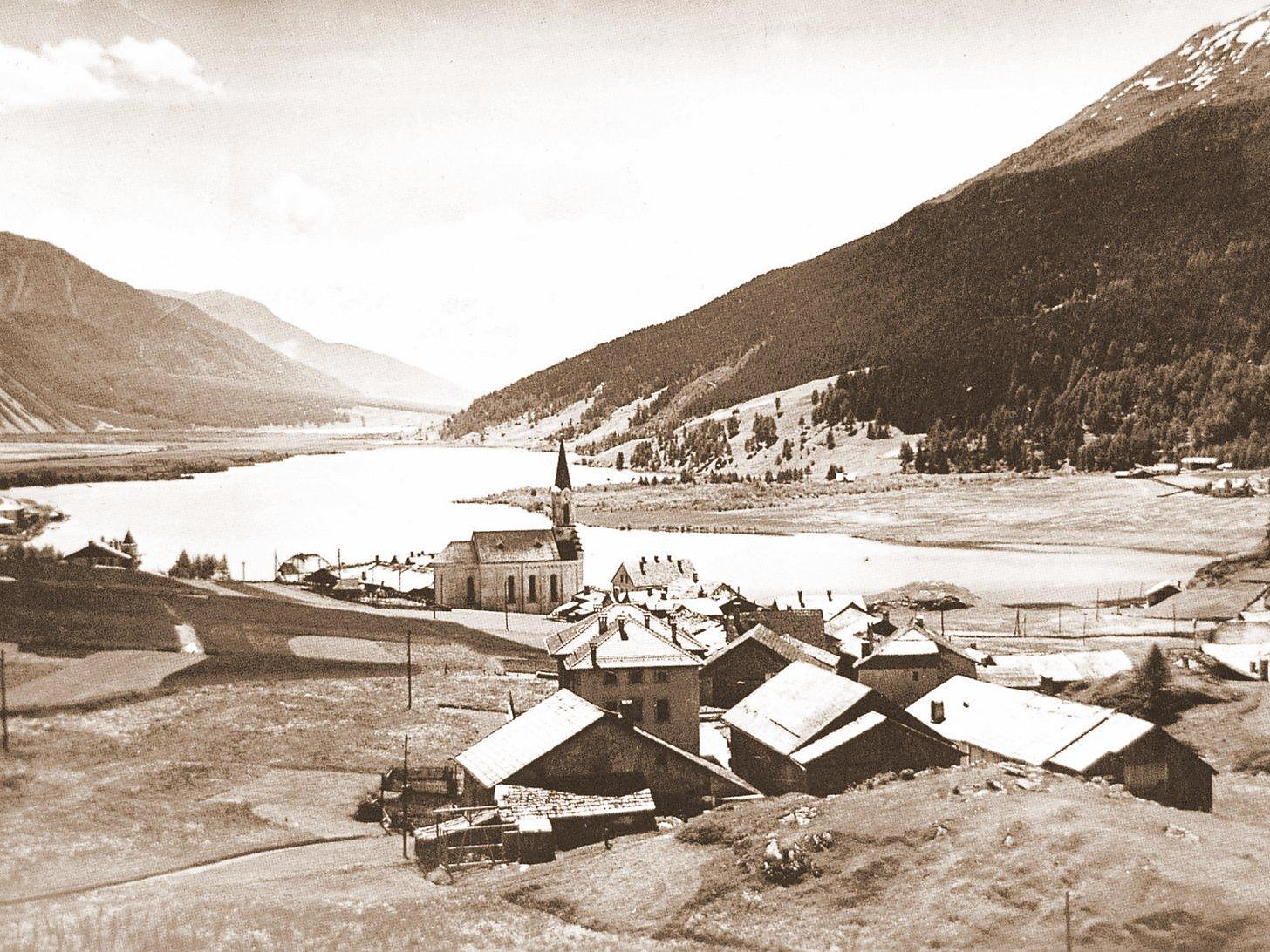 Führung im Museum Vinschger Oberland zur Geschichte des Turms im Reschensee Graun im Vinschgau 2 suedtirol.info
