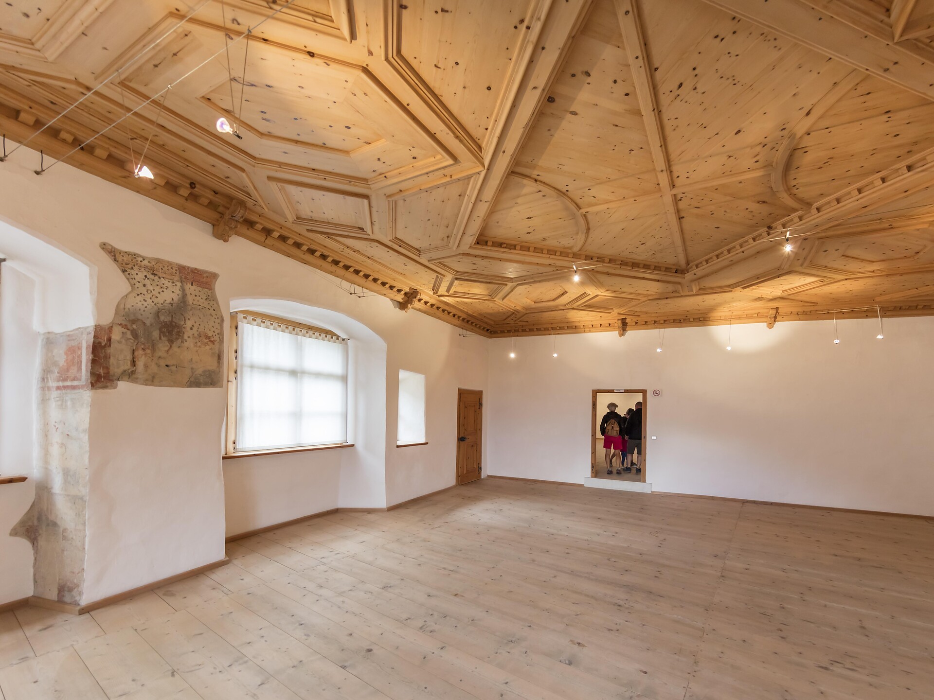 Exhibition from at the Kastelbell Castle by Margarethe Dorigatti Kastelbell-Tschars/Castelbello-Ciardes 3 suedtirol.info