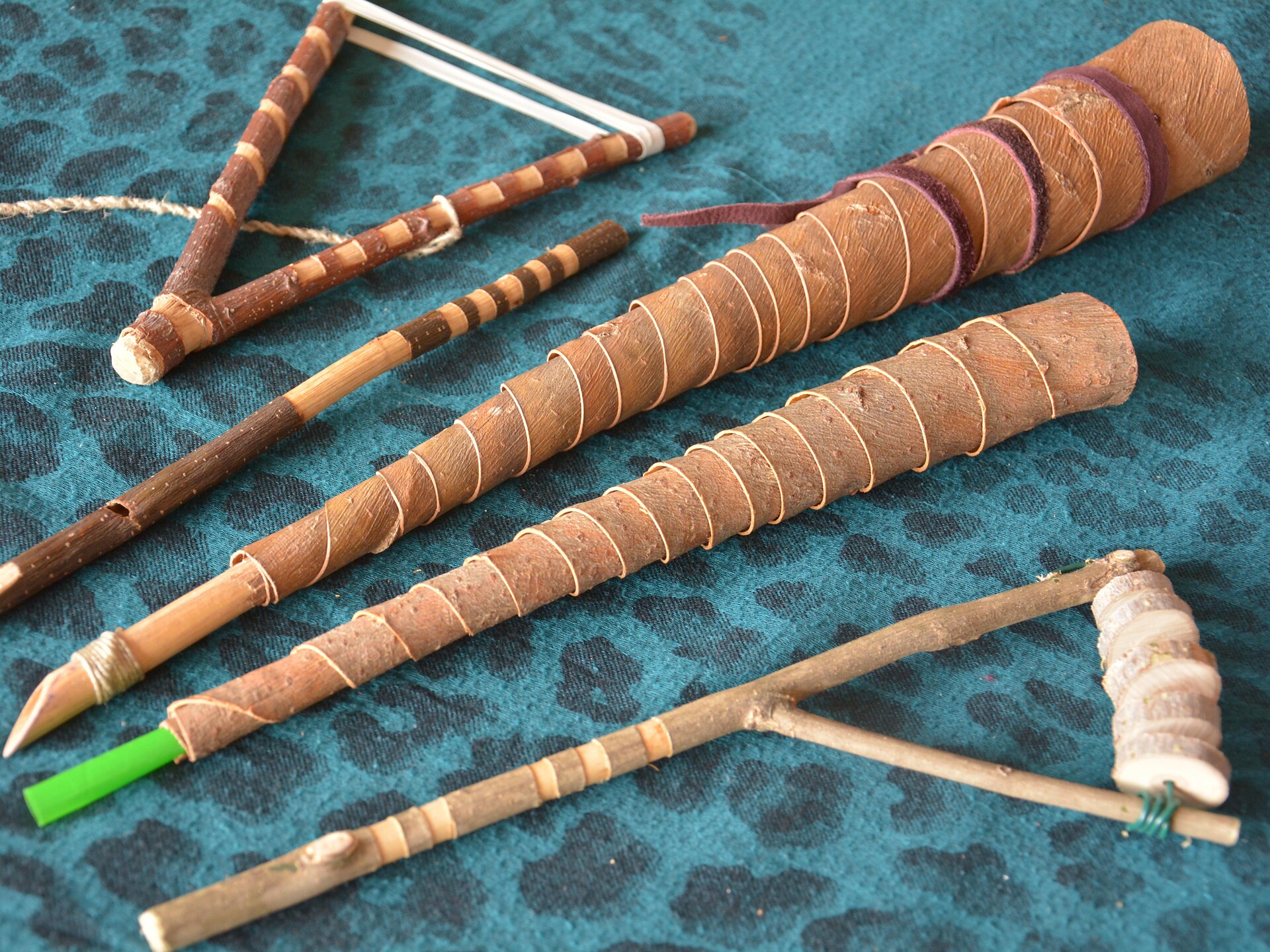 Familienprogramm: Maienpfeifen, Rhythmusinstrumente und Spielzeug aus der Natur Schenna 3 suedtirol.info