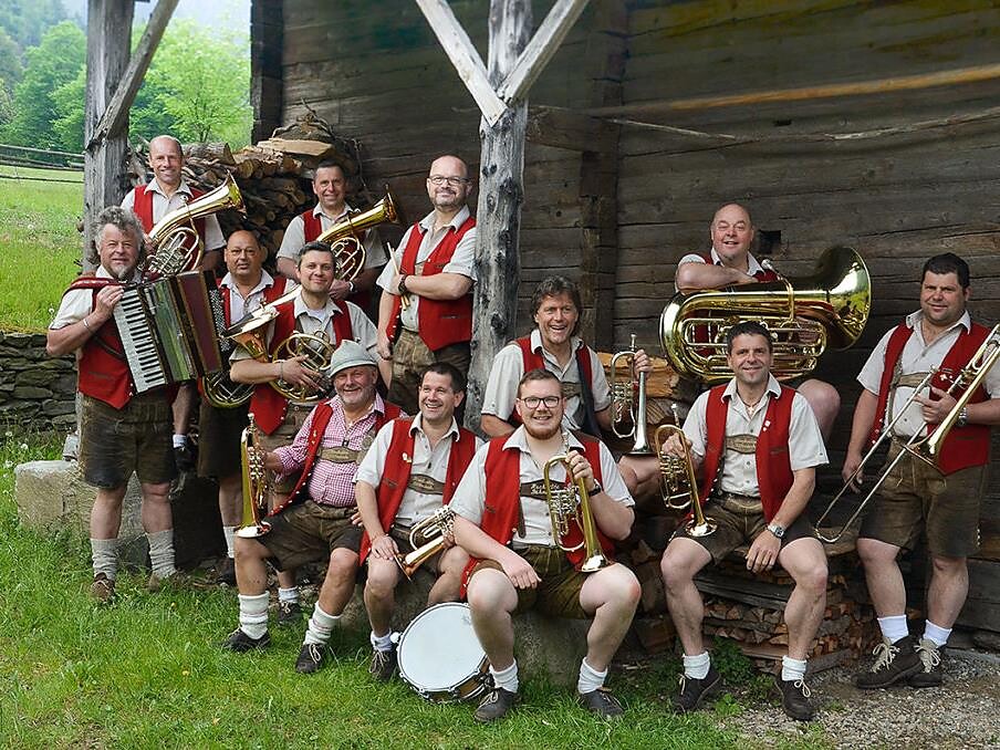 Frühschoppen con la banda musicale Hochwilde Böhmische a Scena Scena 1 suedtirol.info