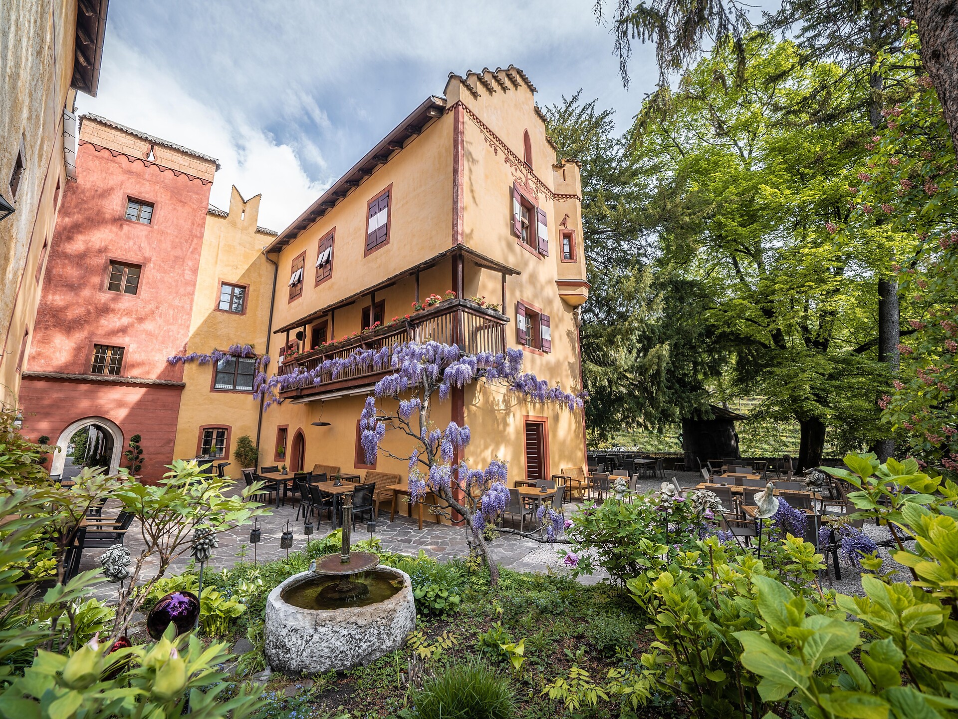 Visita guidata alla cantina del Castel Turmhof - Strada del Vino - #1 - suedtirol.info
