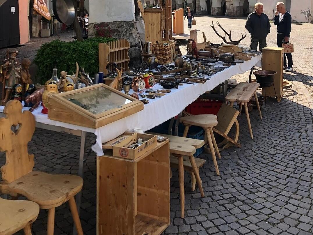 Flea market in Neumarkt - Alto Adige Wine Road - #1 - suedtirol.info