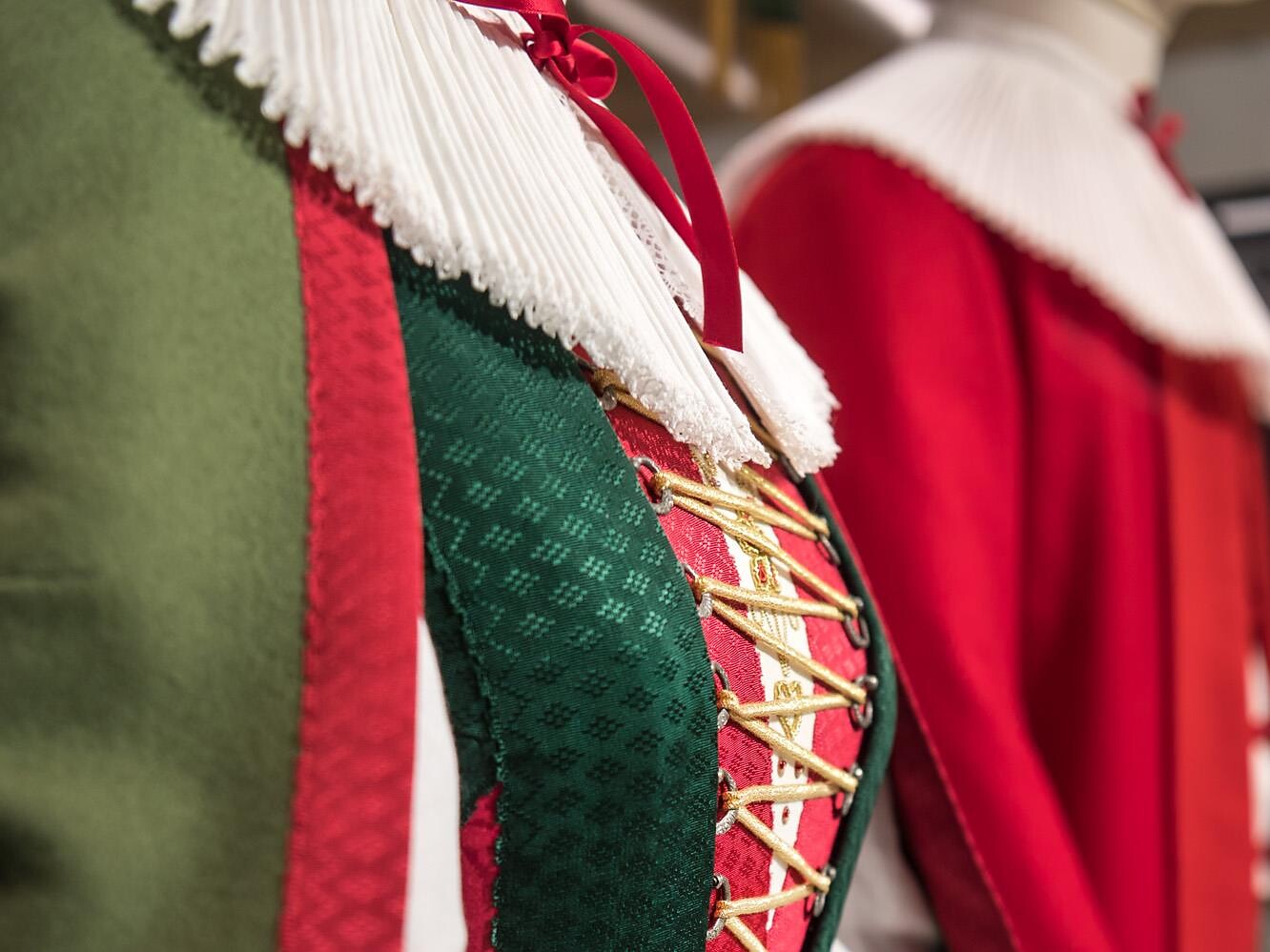 Führung durch das Trachtenmuseum Kastelruth 2 suedtirol.info