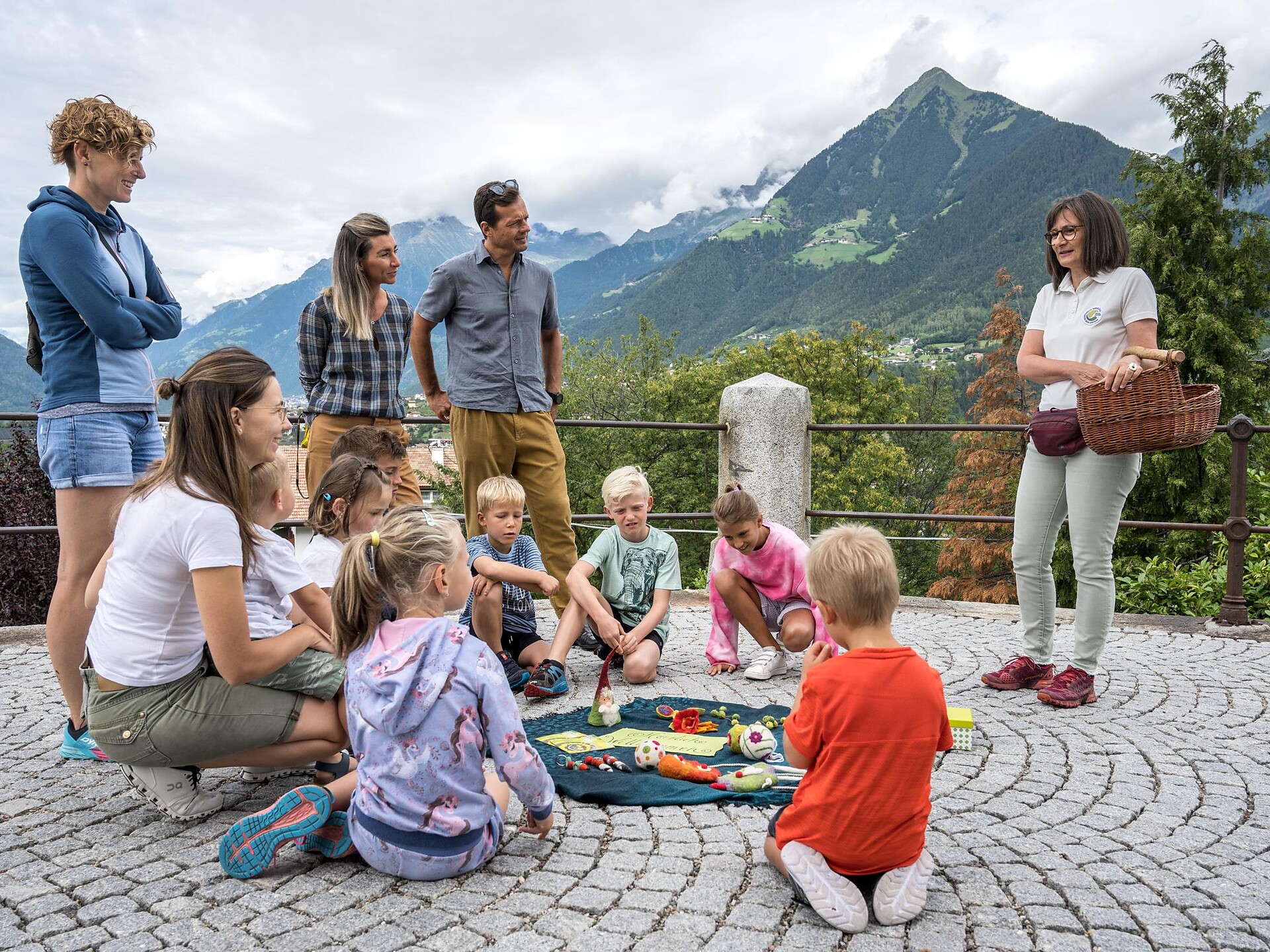 Programma per famiglie: Intrecciare una lanterna Scena 1 suedtirol.info