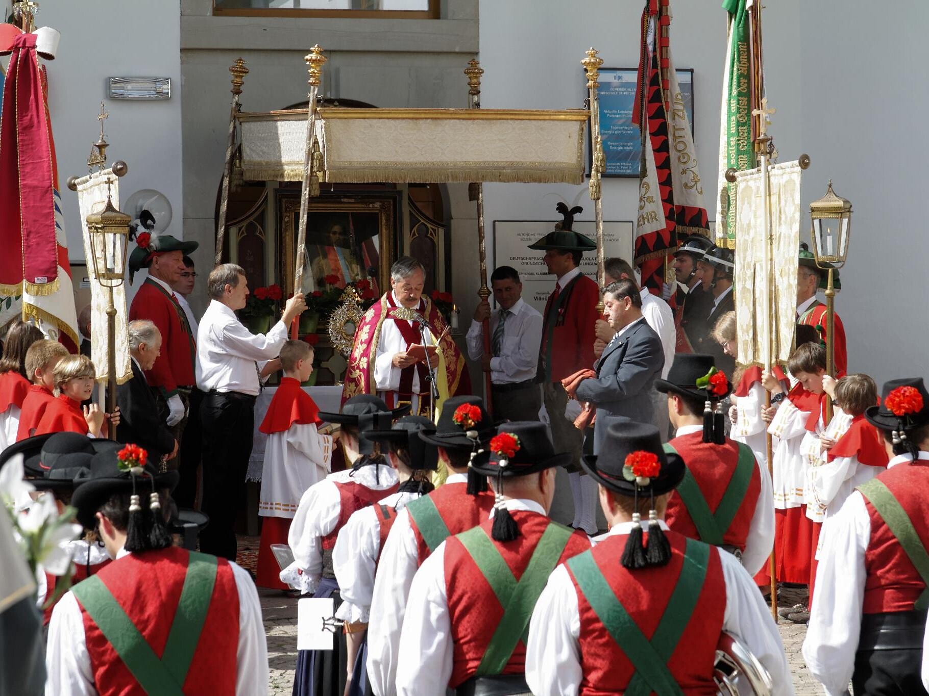 Processione Corpus Domini Funes 1 suedtirol.info