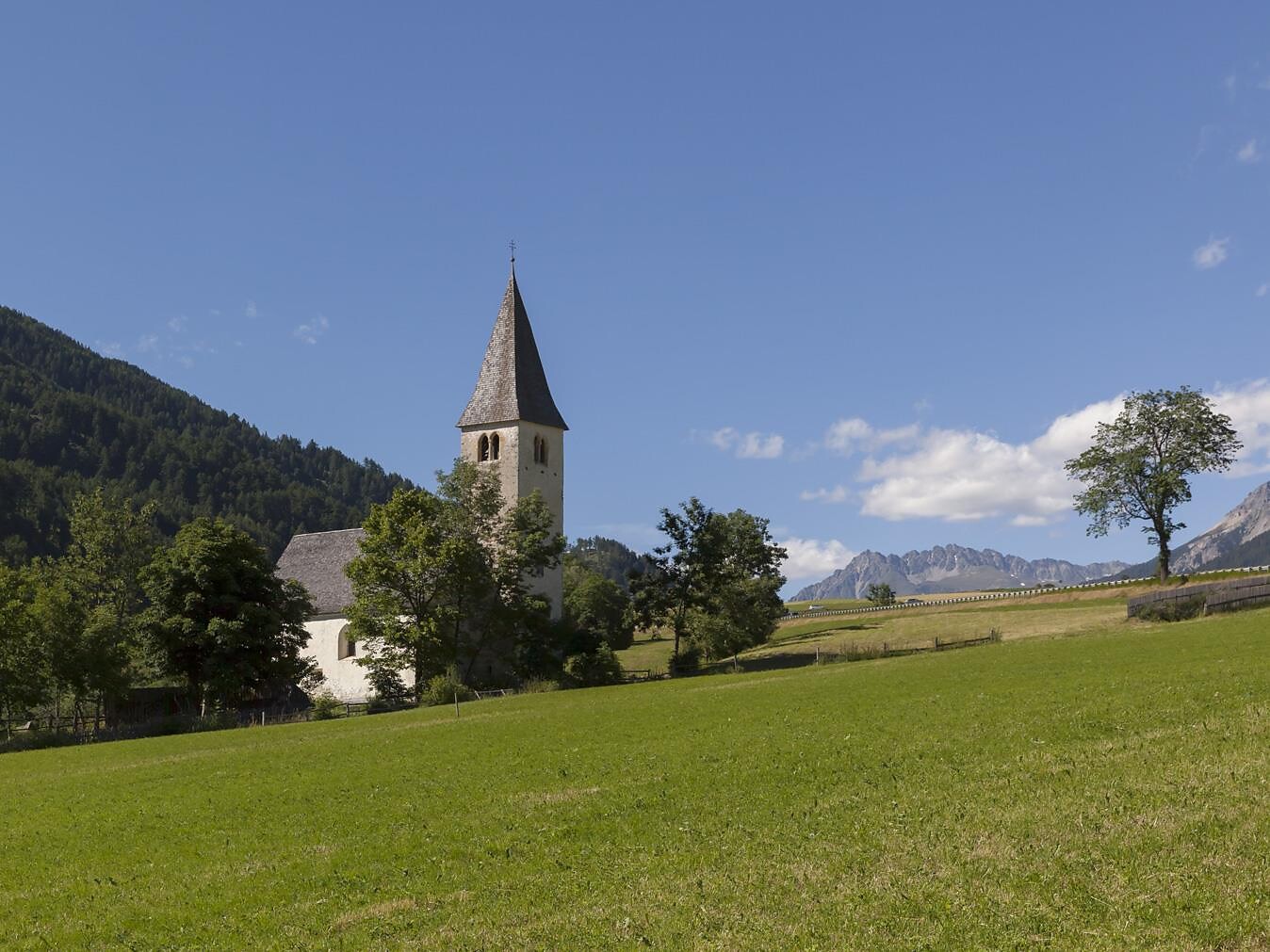 Visita nella chiesa di San Nicolò a Burgusio Malles 1 suedtirol.info