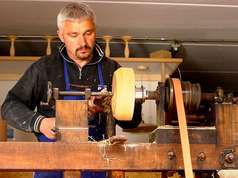 Visita guidata luogo dell'azione tornitore in legno Fritz Sarentino 2 suedtirol.info