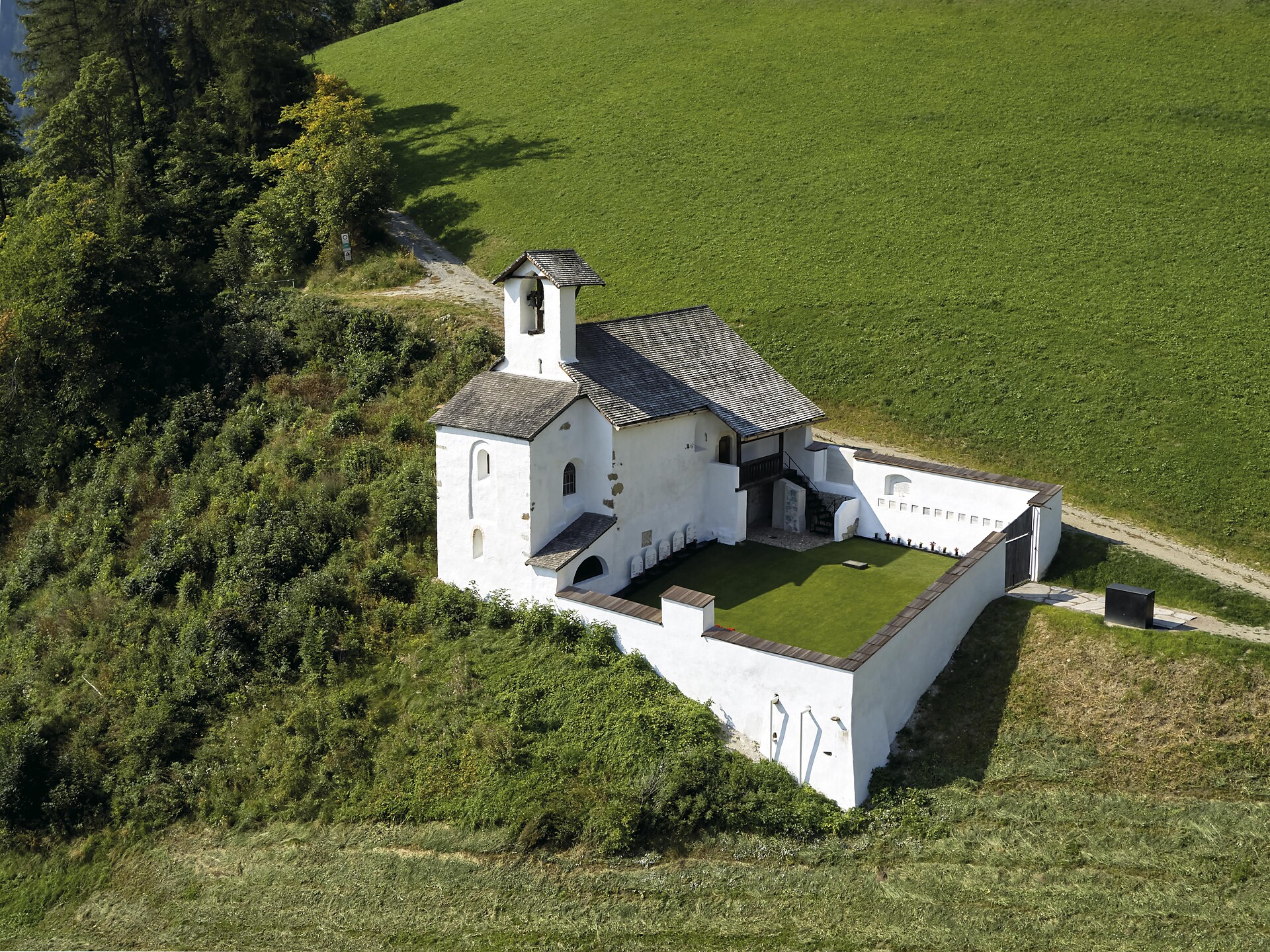 Visita guidata nella chiesetta di Santo Stefano Malles 1 suedtirol.info