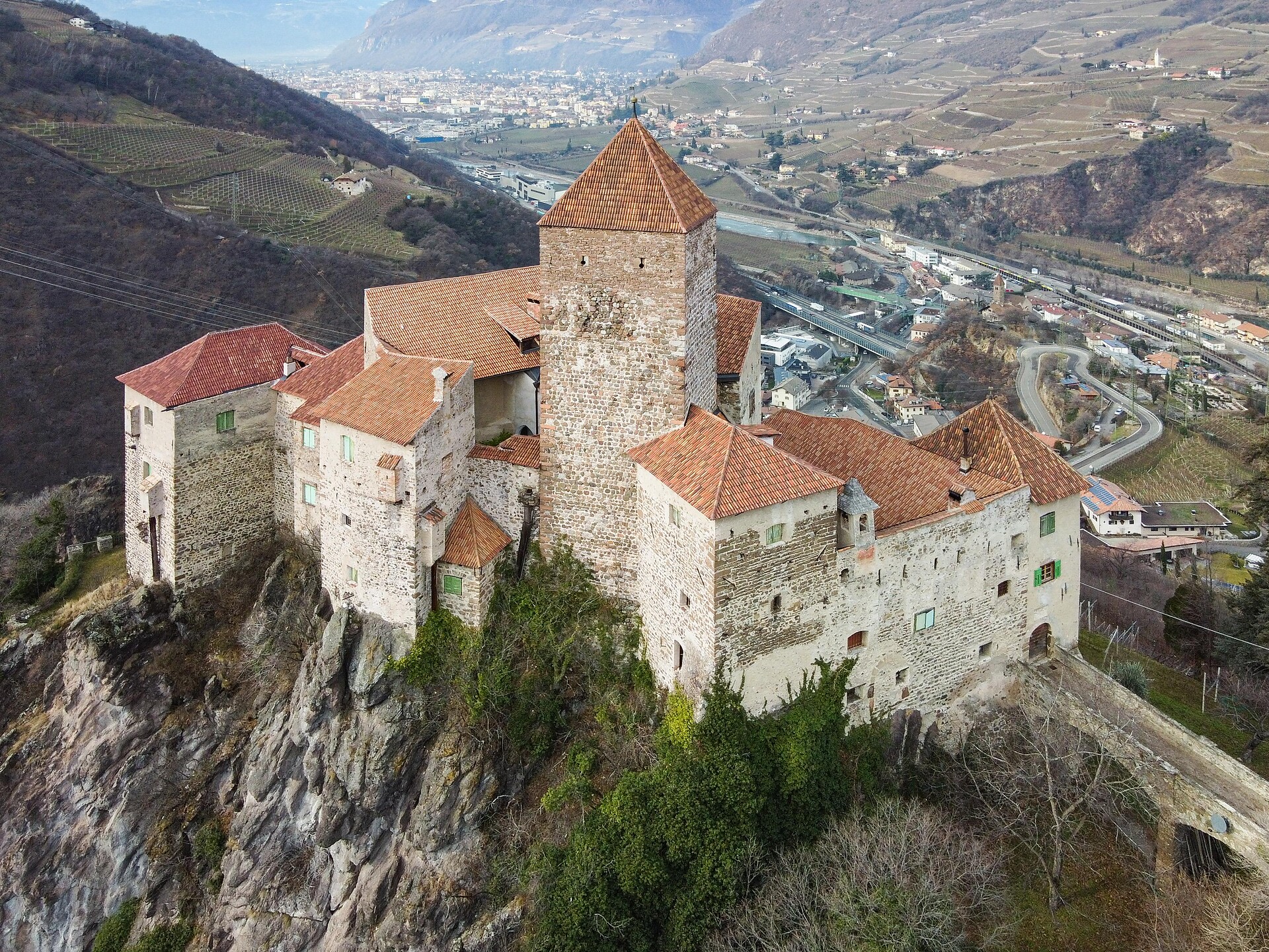 Führung durch die Burg Karneid - Dolomitenregion Eggental - #2 - suedtirol.info